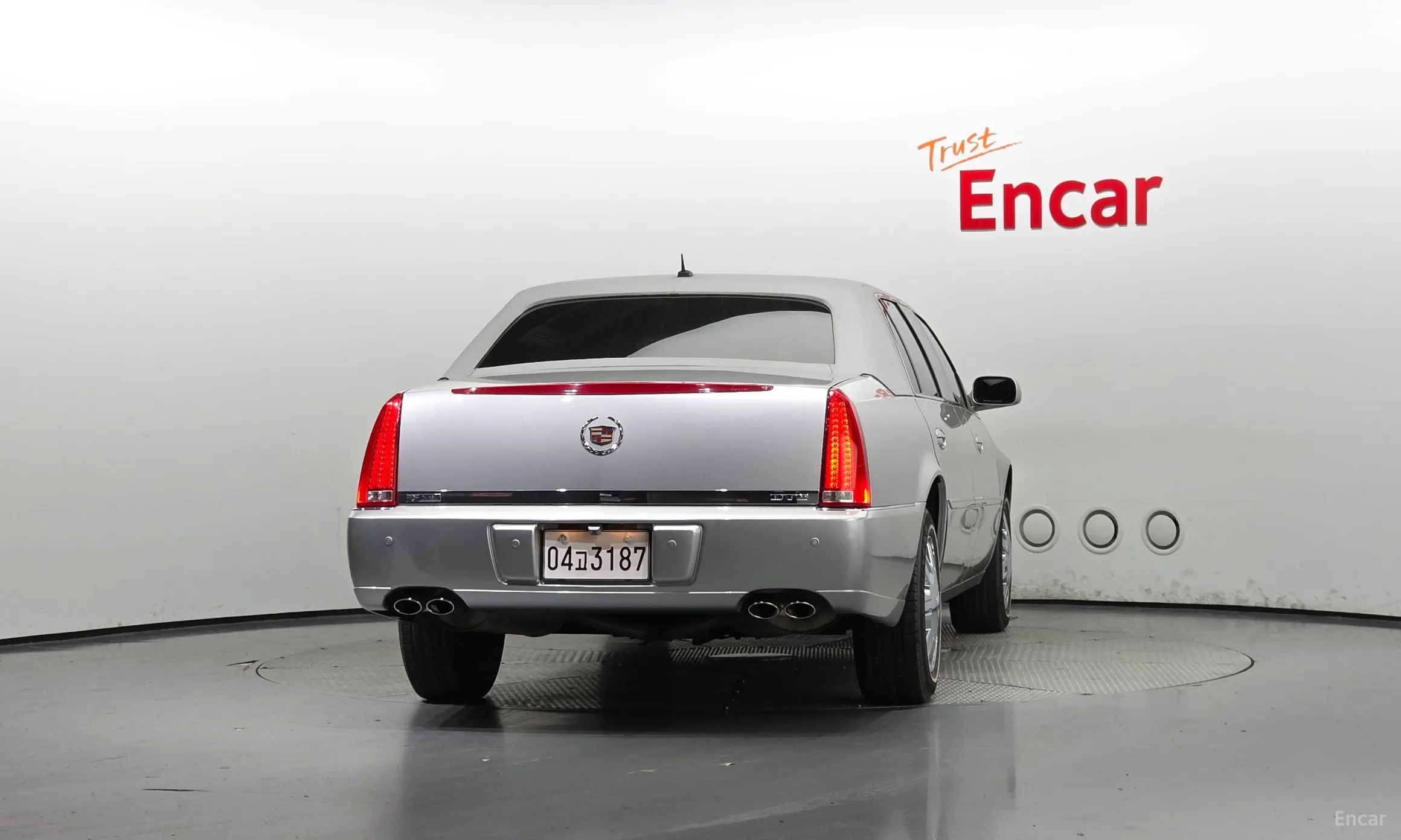 Cadillac DTS превью 4