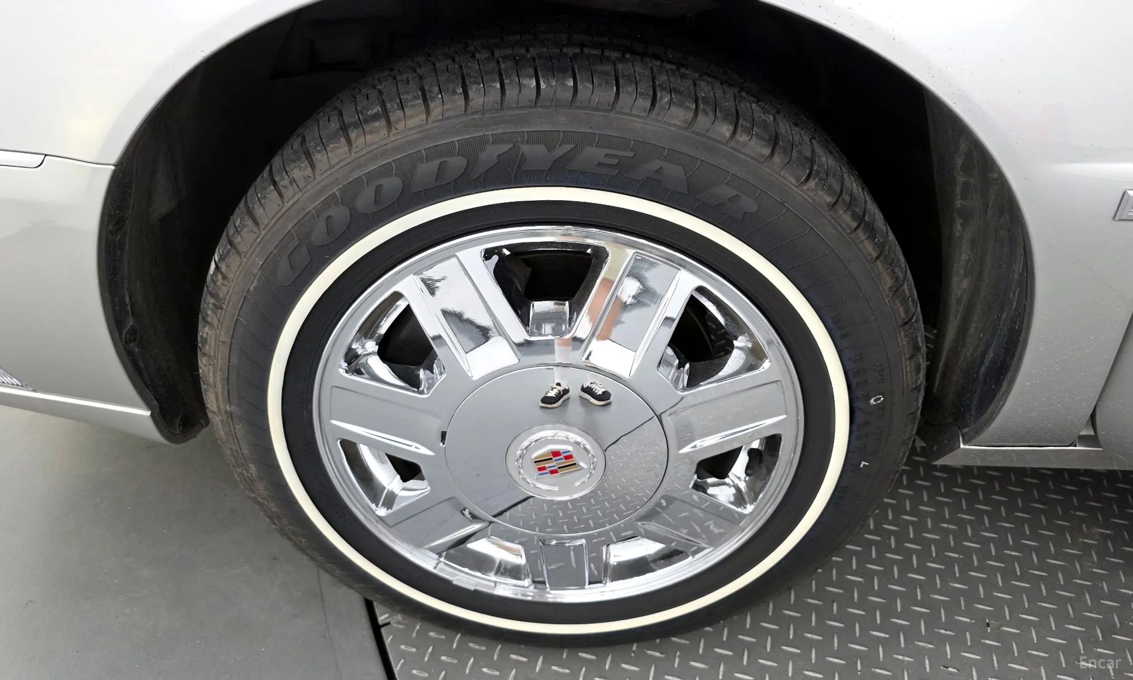Cadillac DTS превью 5