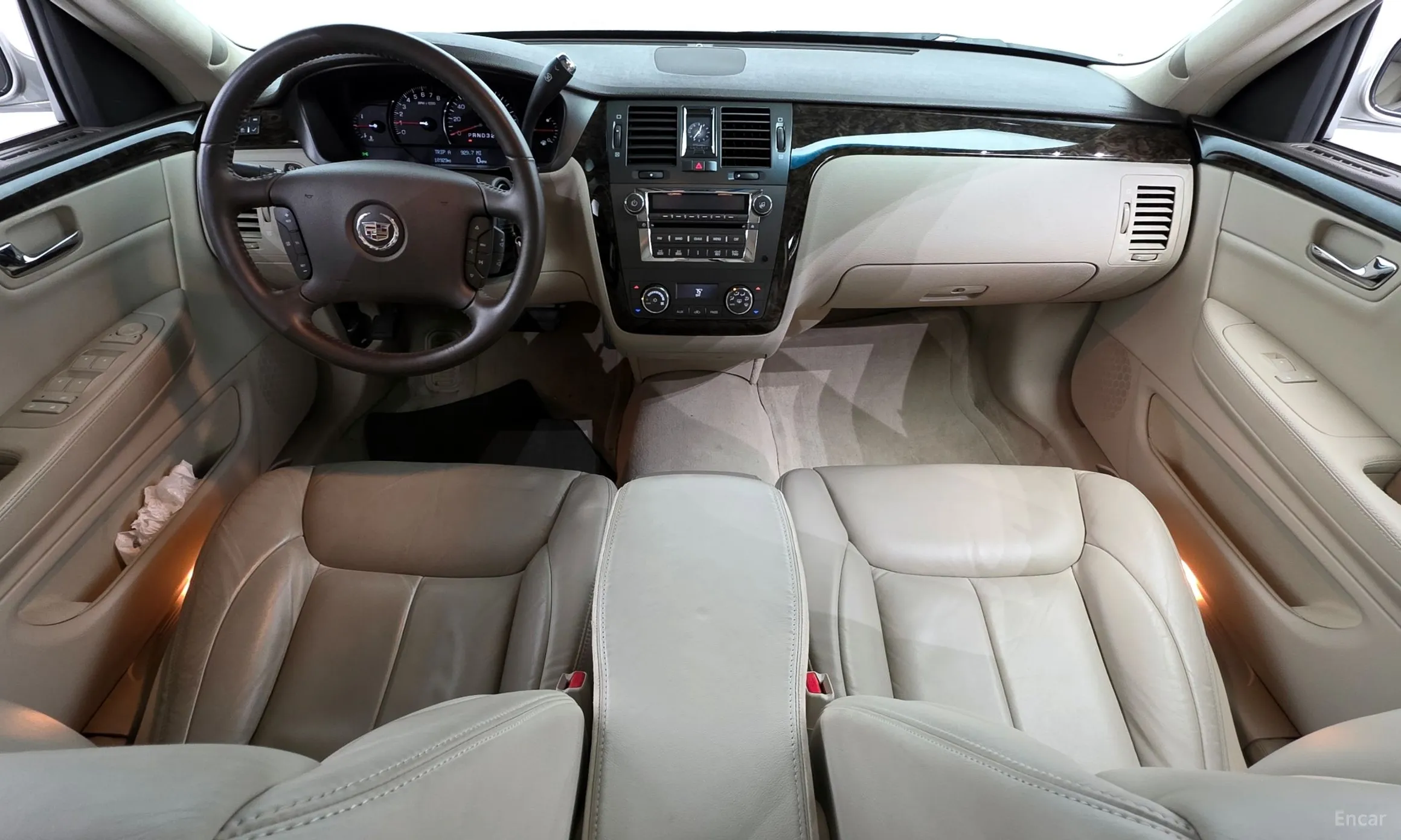 Cadillac DTS превью 7