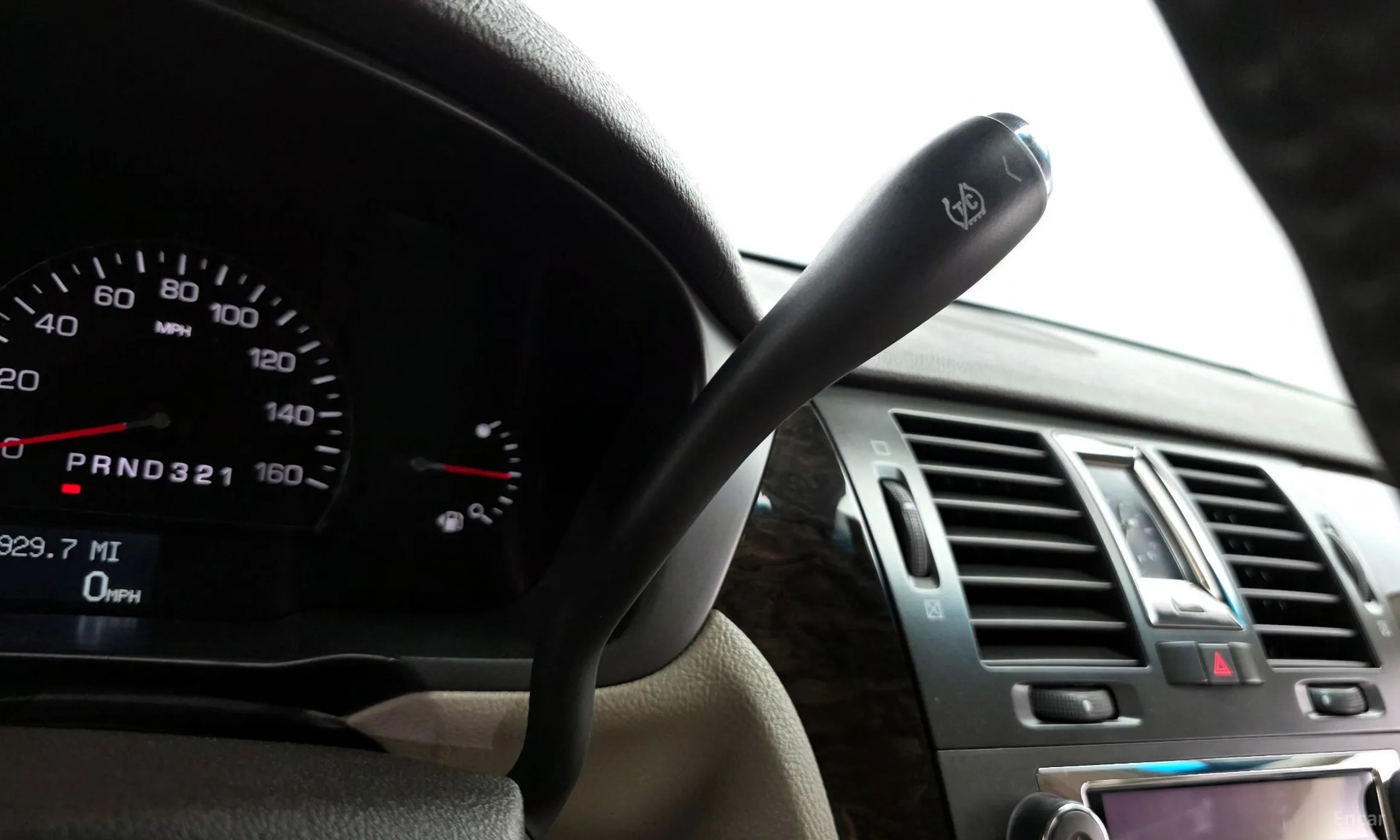 Cadillac DTS превью 9