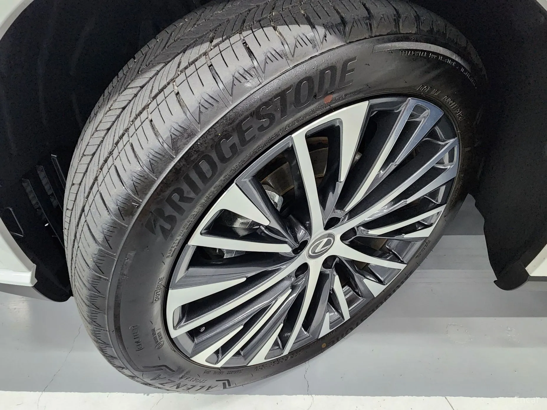 Lexus RX450h + 5th Gen превью 10