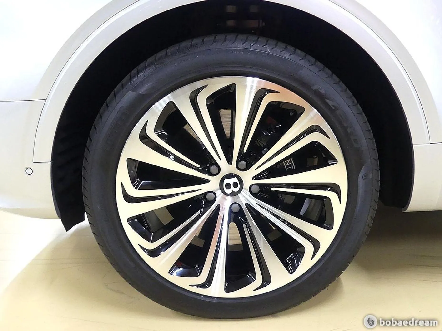 Bentley Bentayga превью 9