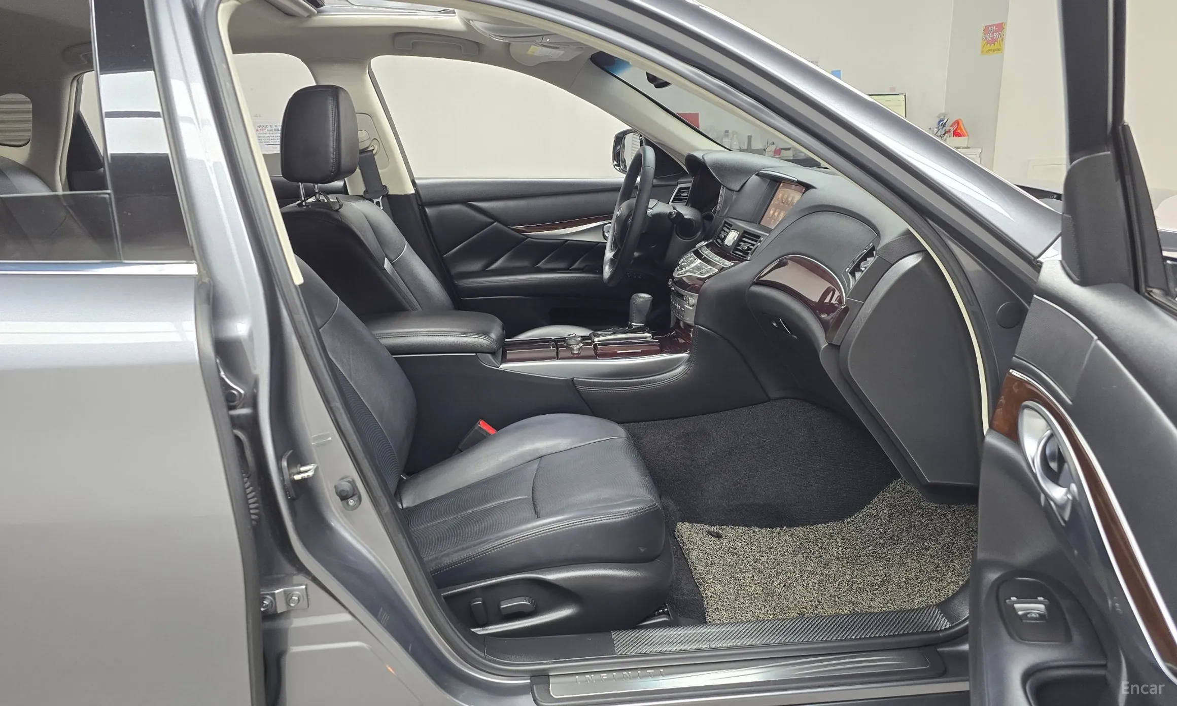 Infiniti Q70 превью 11
