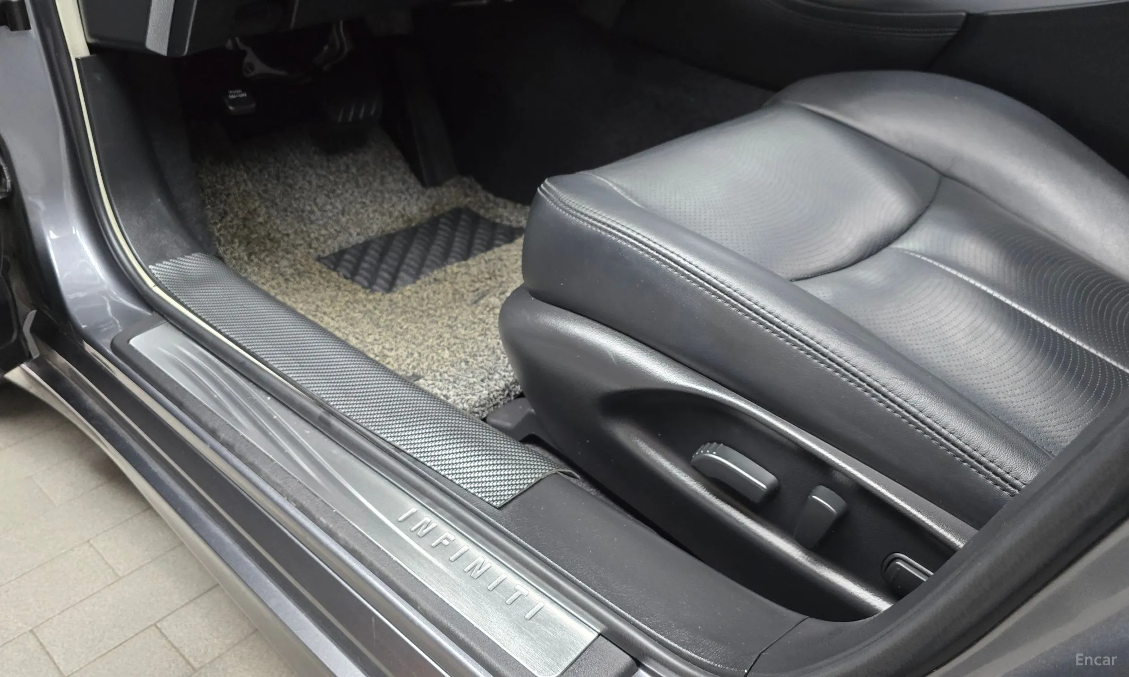 Infiniti Q70 превью 18
