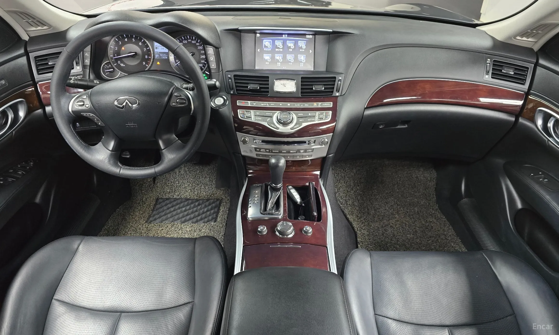 Infiniti Q70 превью 7
