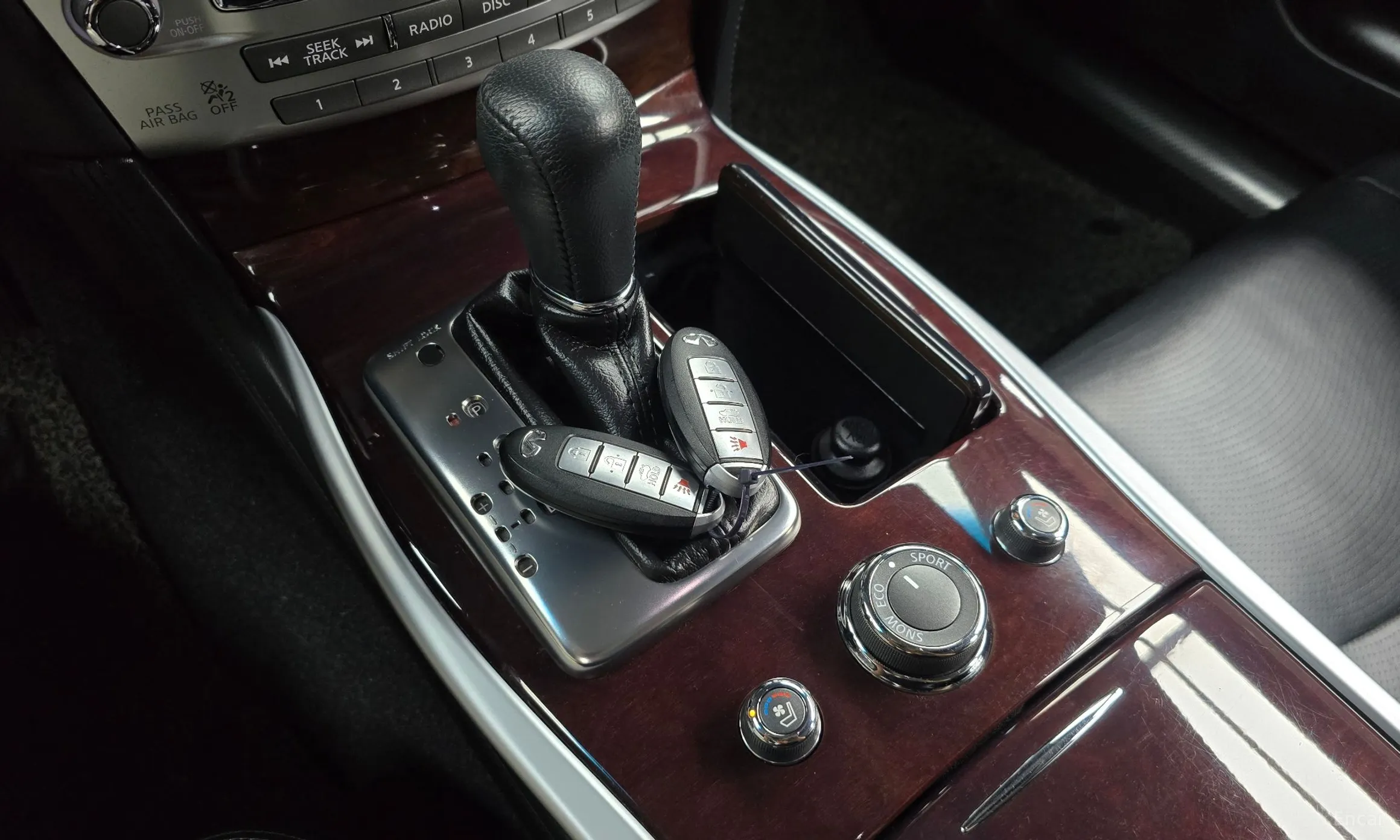 Infiniti Q70 превью 9