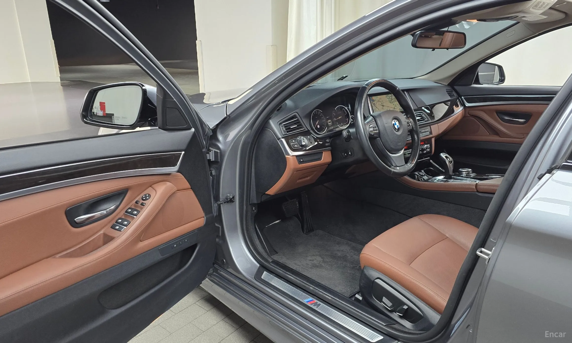 BMW 5 Series (F10) превью 10