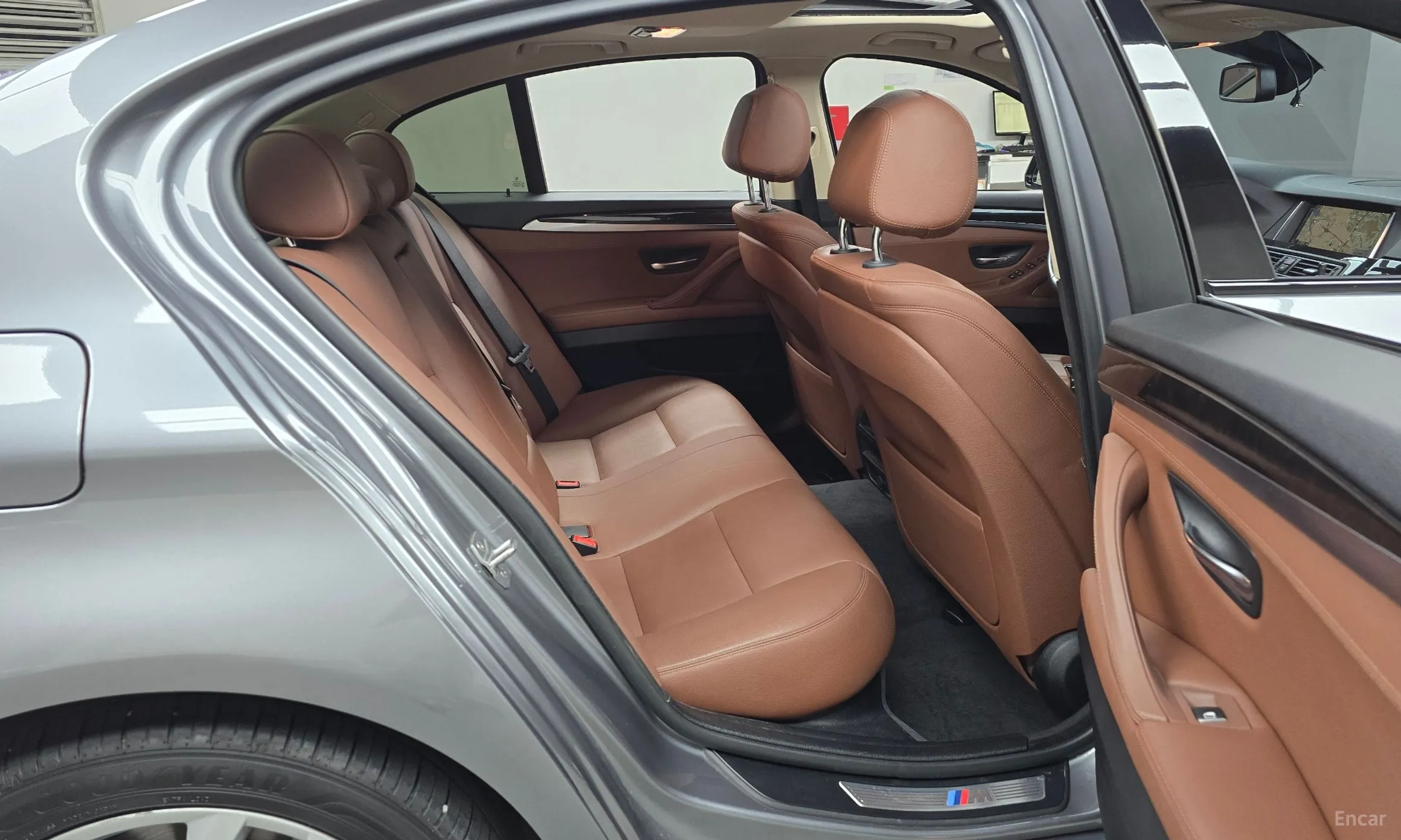 BMW 5 Series (F10) превью 12