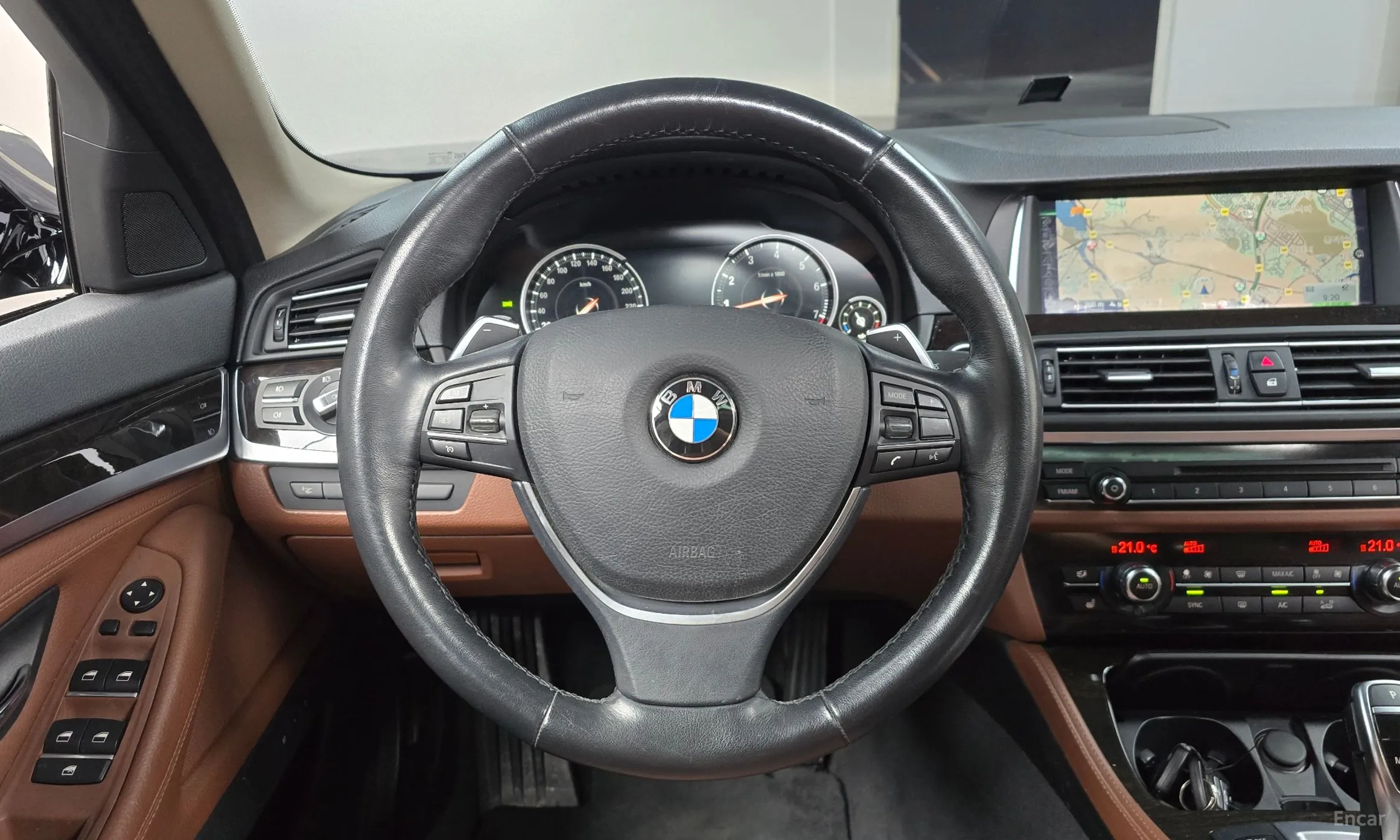 BMW 5 Series (F10) превью 13