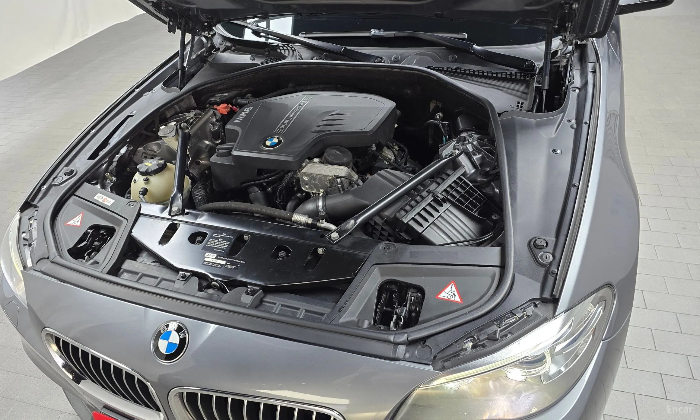 BMW 5 Series (F10) превью 6