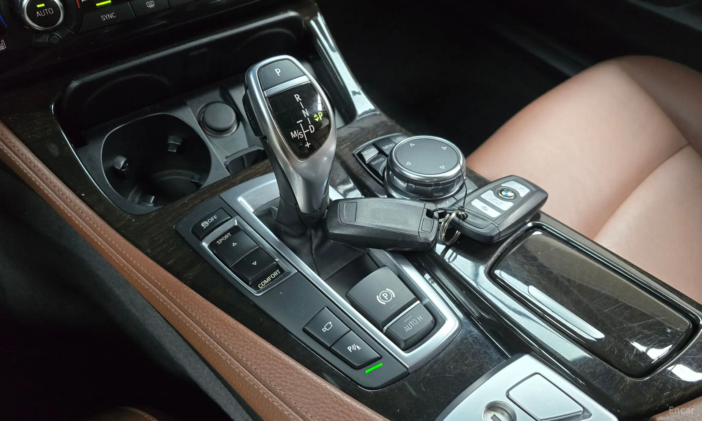BMW 5 Series (F10) превью 9