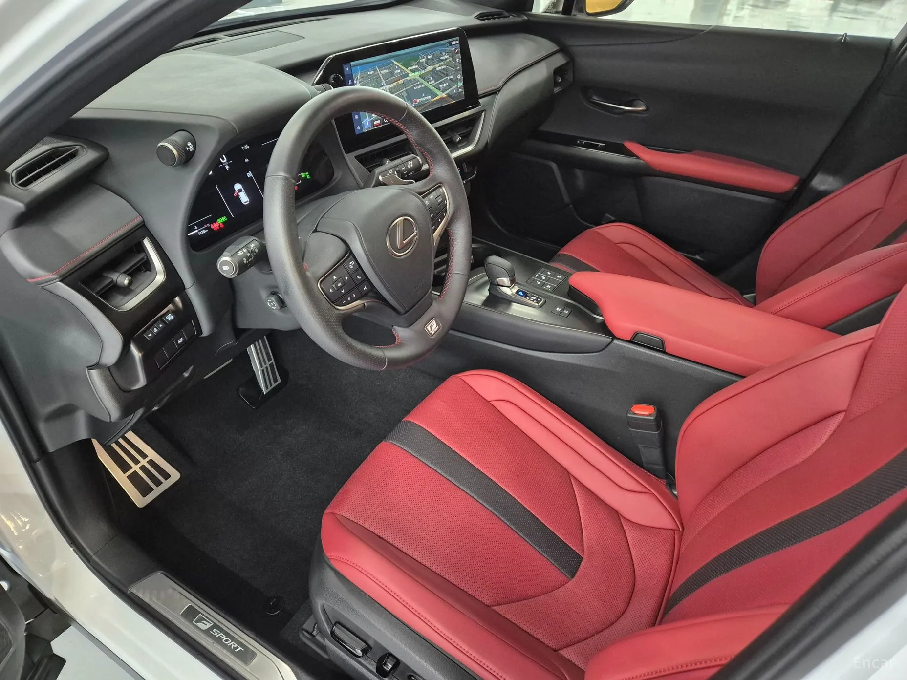 Lexus UX300h превью 10