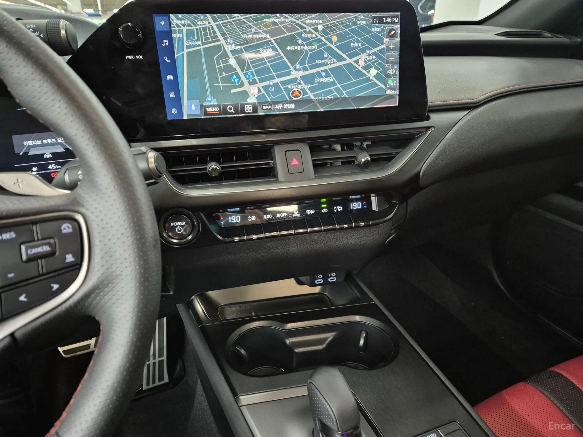Lexus UX300h превью 16