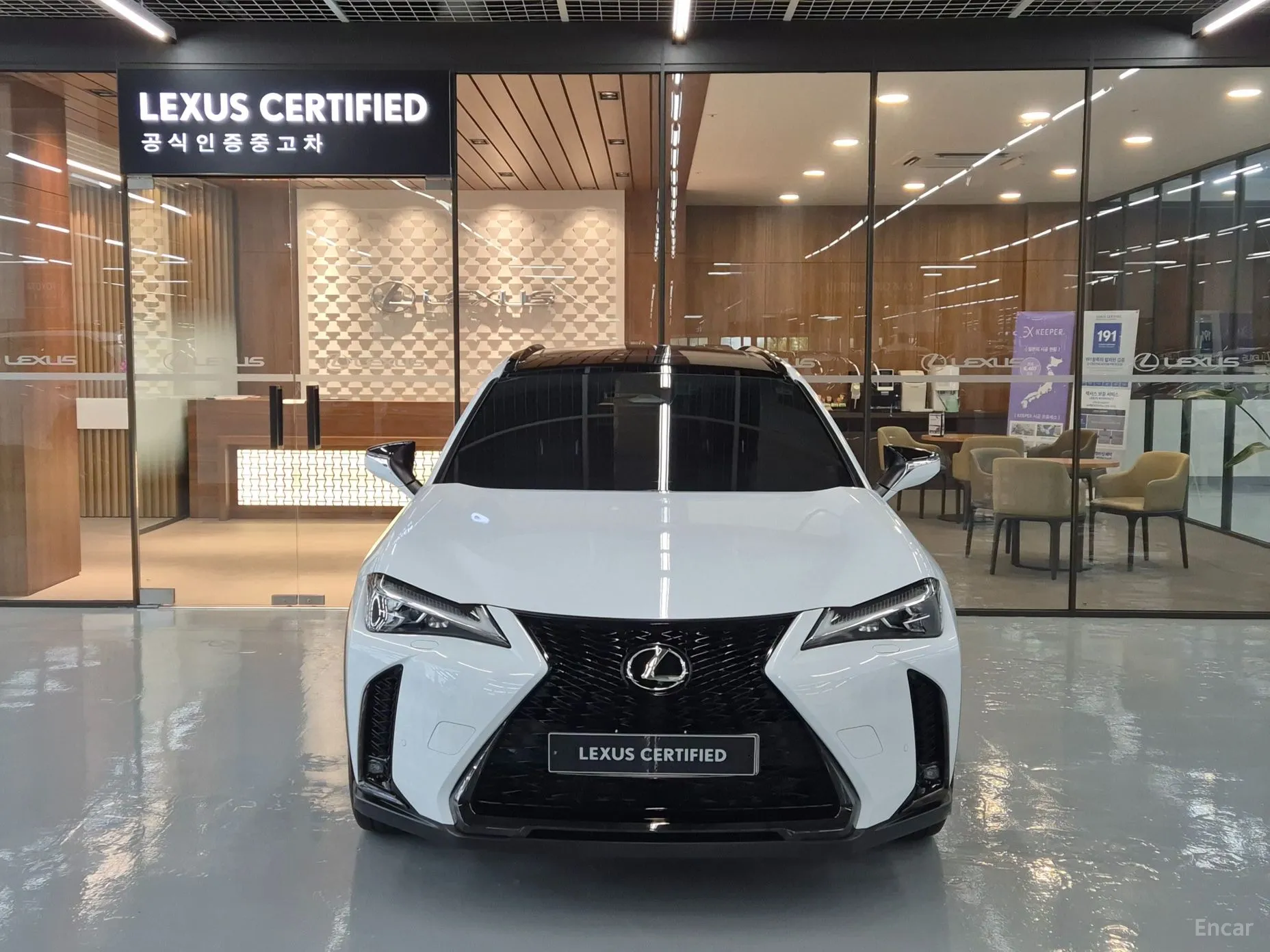 Lexus UX300h превью 3
