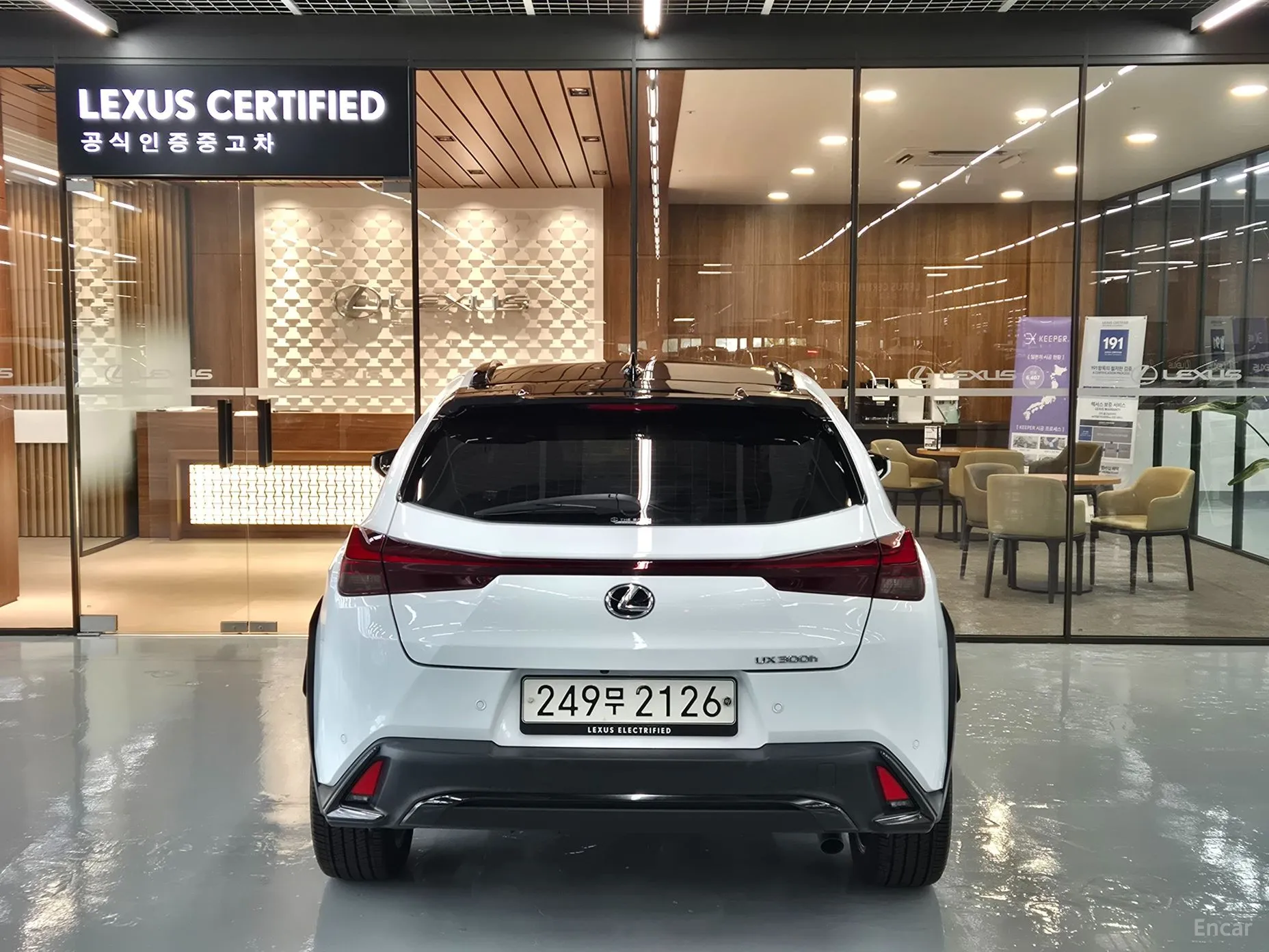 Lexus UX300h превью 4