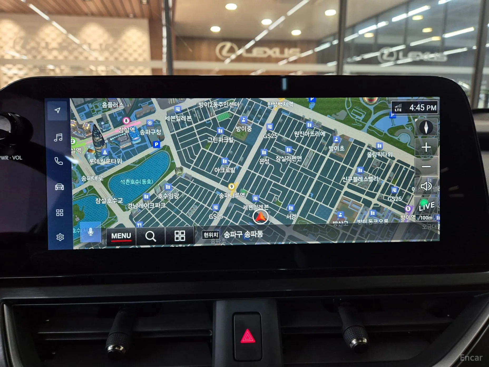 Lexus UX300h превью 17