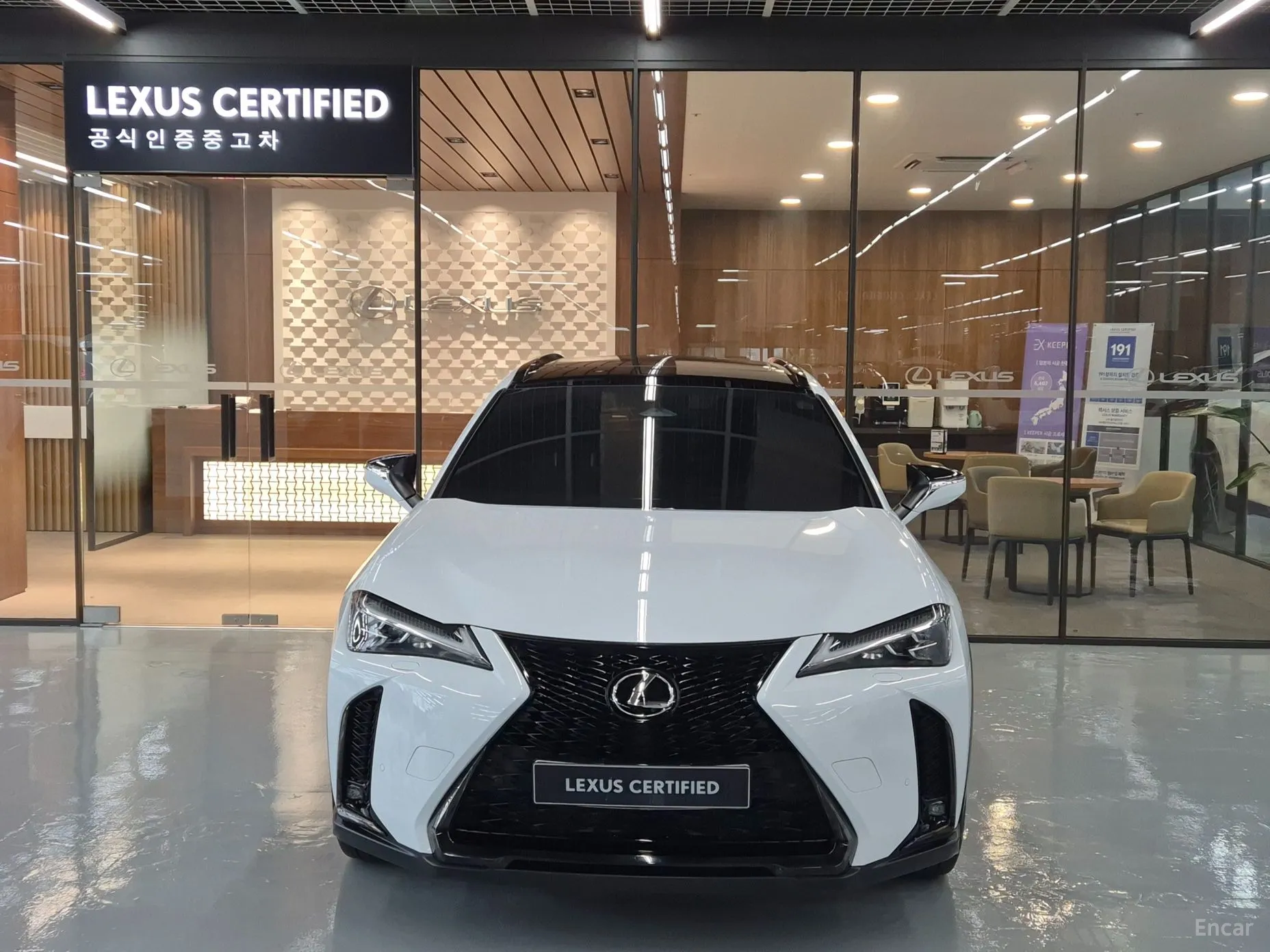 Lexus UX300h превью 3
