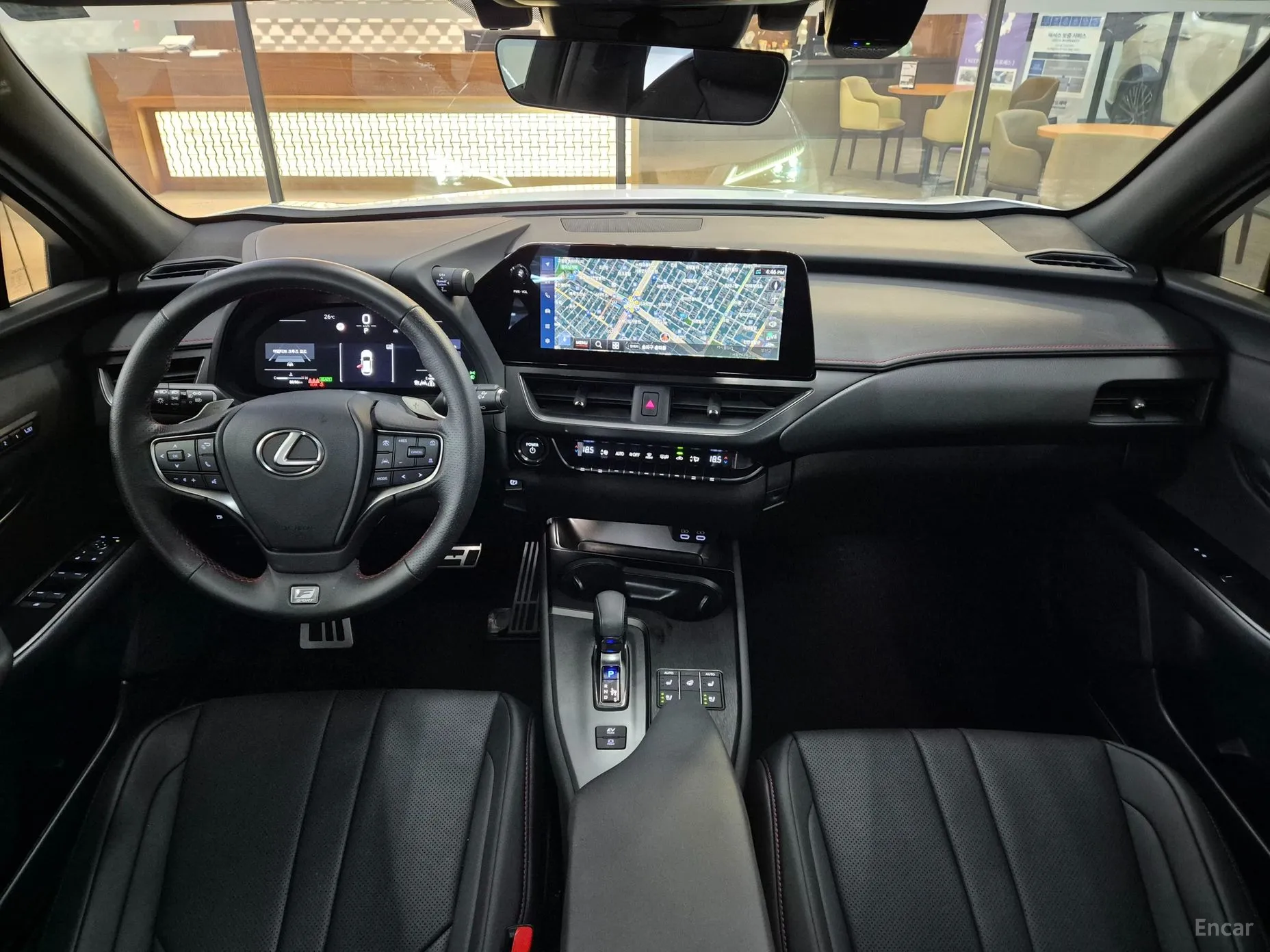 Lexus UX300h превью 7