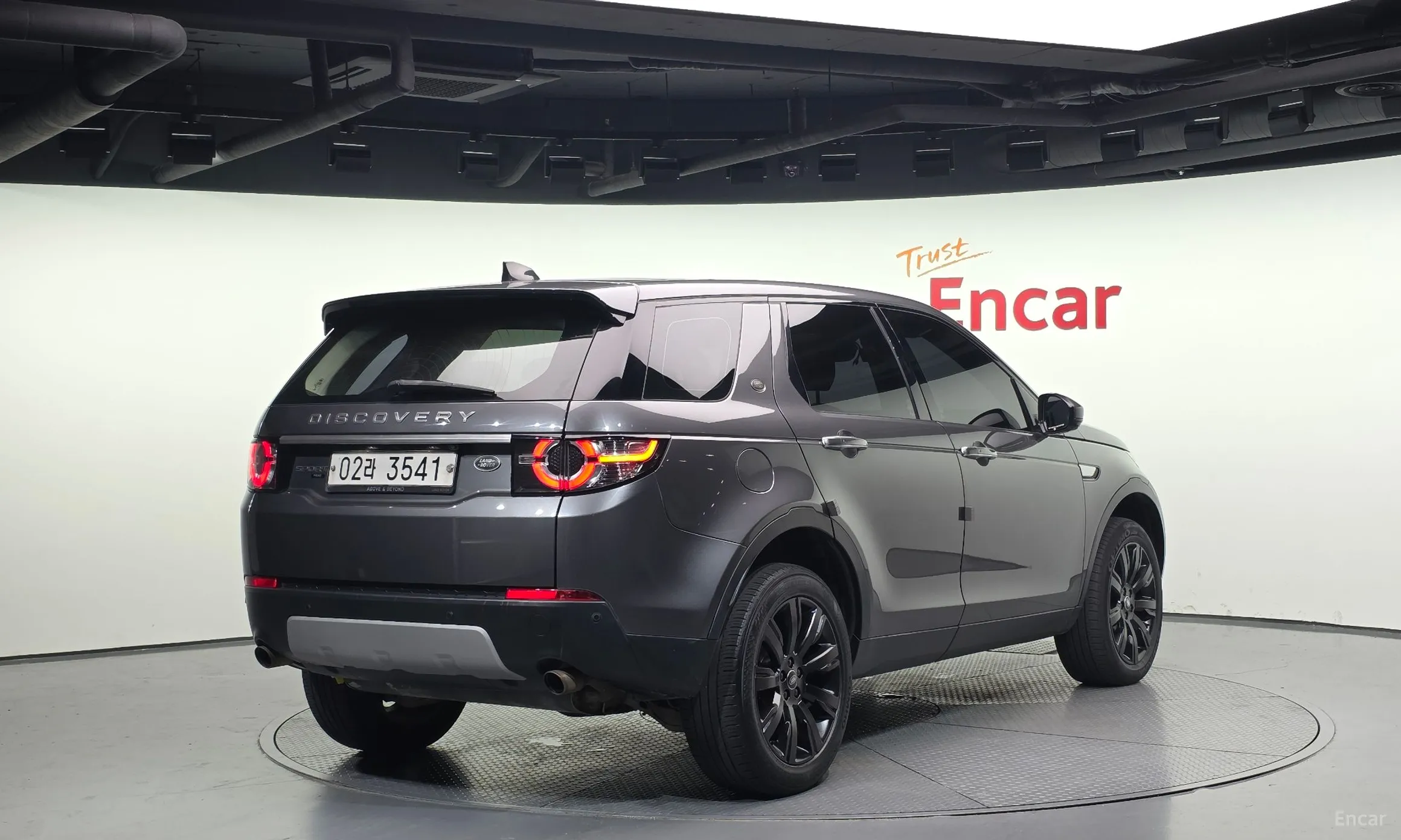 Land Rover Discovery Sports превью 2
