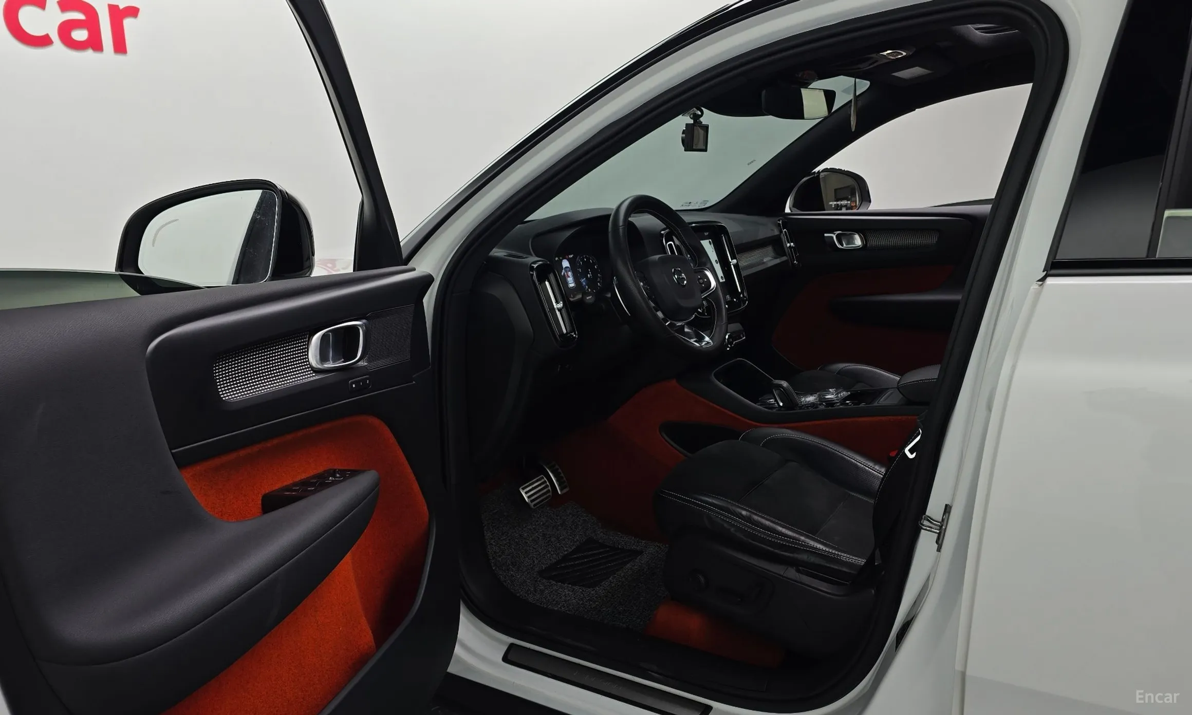 Volvo XC40 превью 10