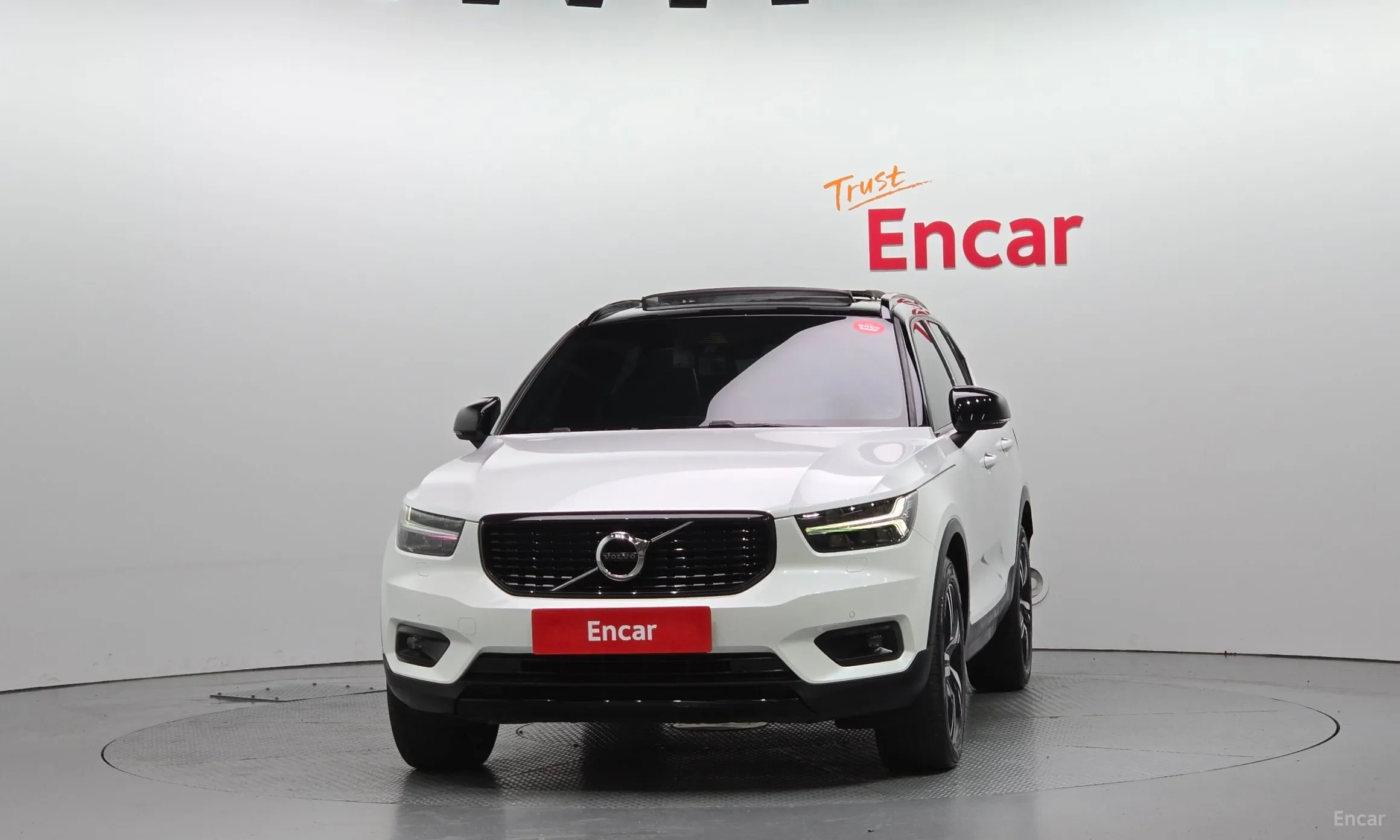 Volvo XC40 превью 3