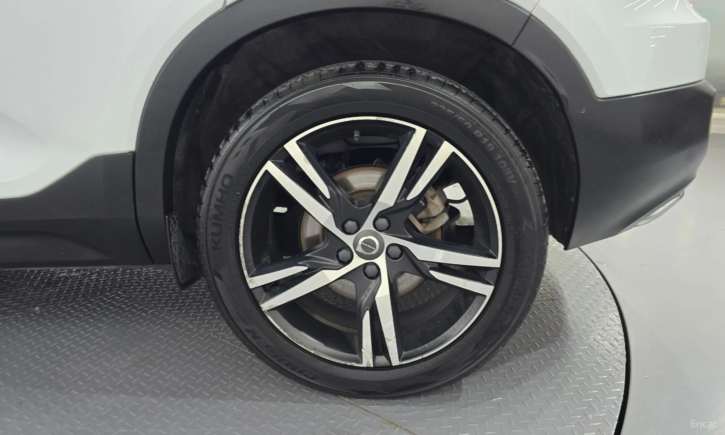 Volvo XC40 превью 5