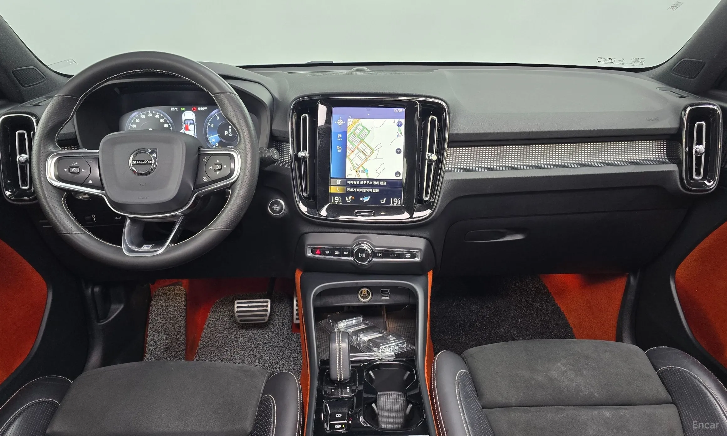 Volvo XC40 превью 7