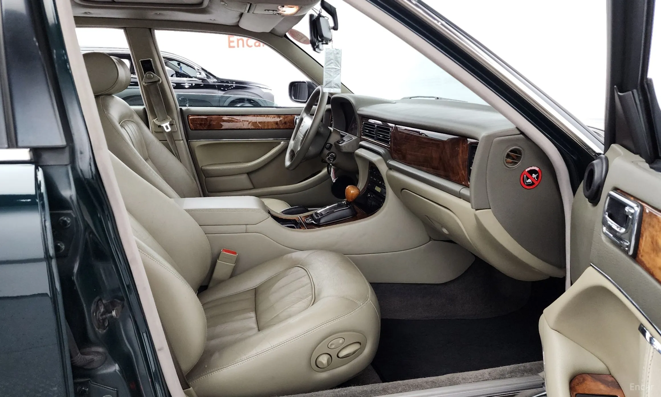 Jaguar XJ-6 превью 11