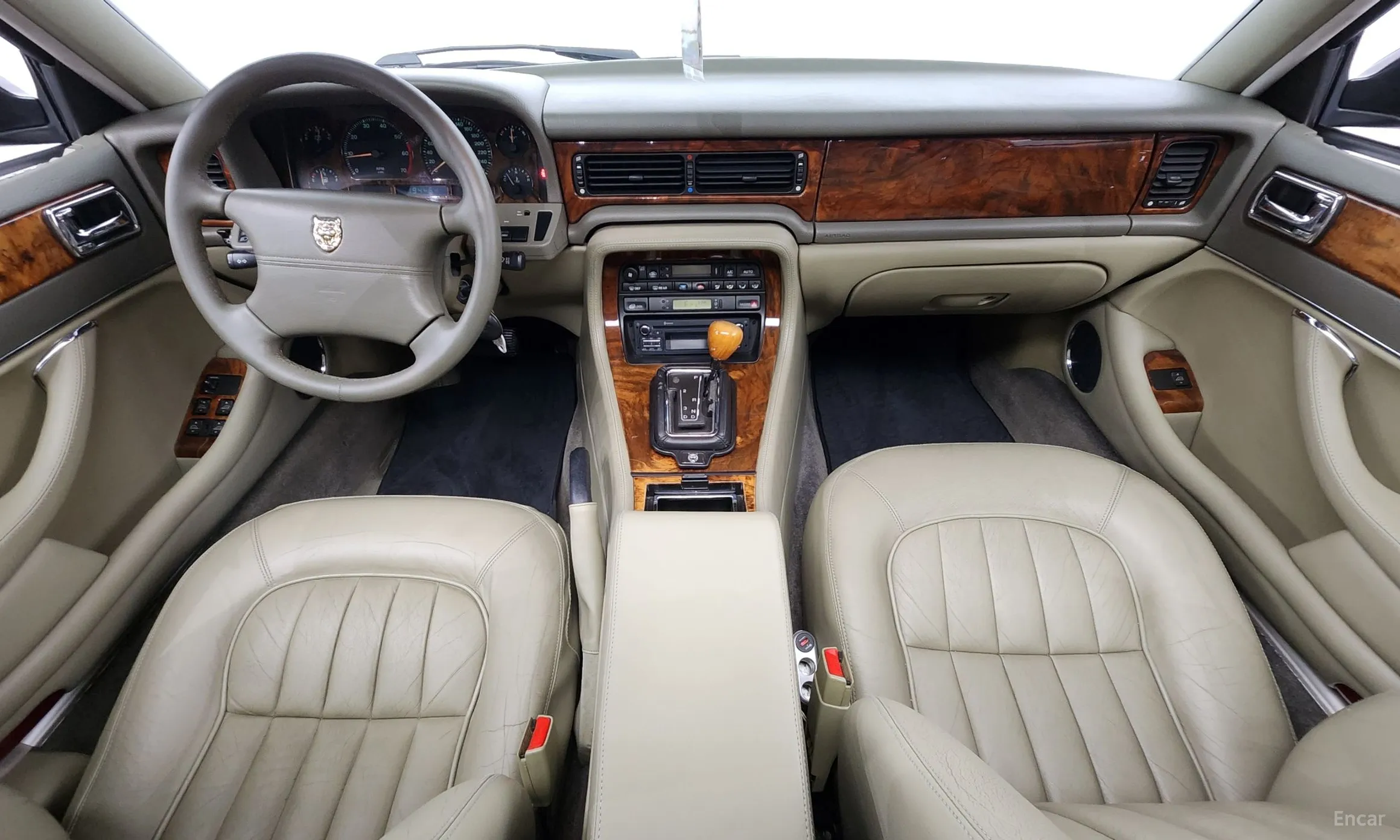 Jaguar XJ-6 превью 7
