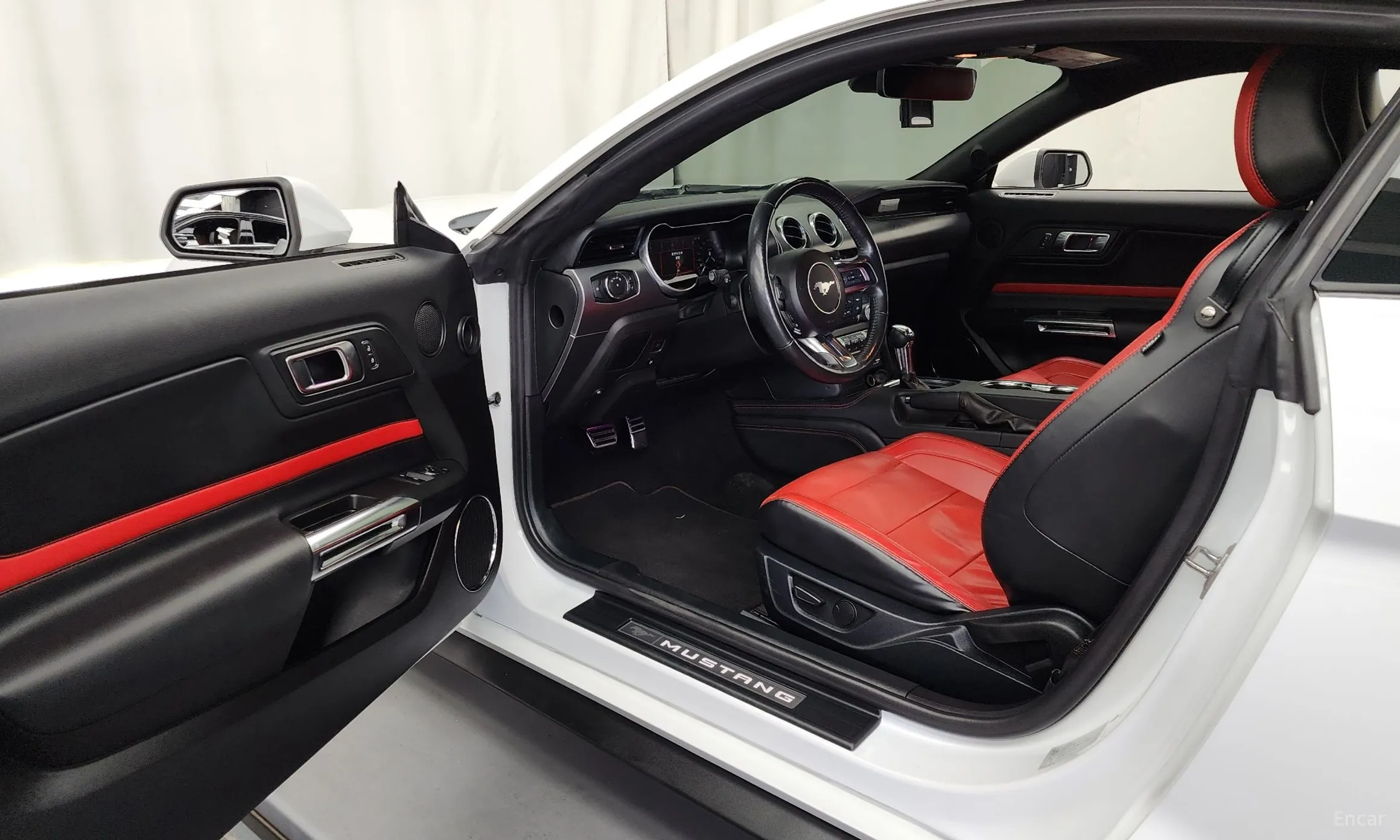 Ford Mustang превью 10