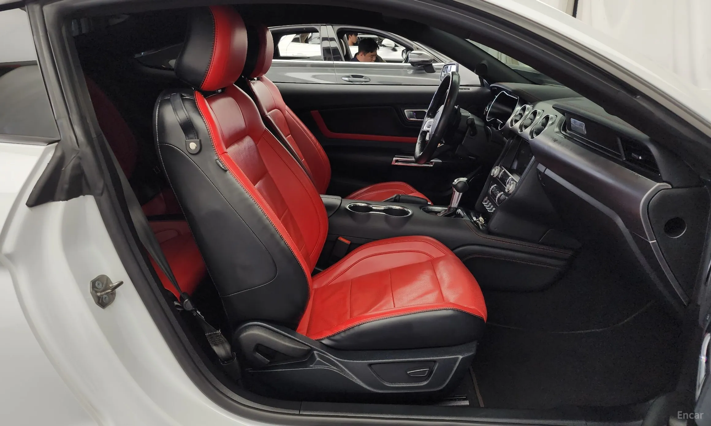 Ford Mustang превью 11