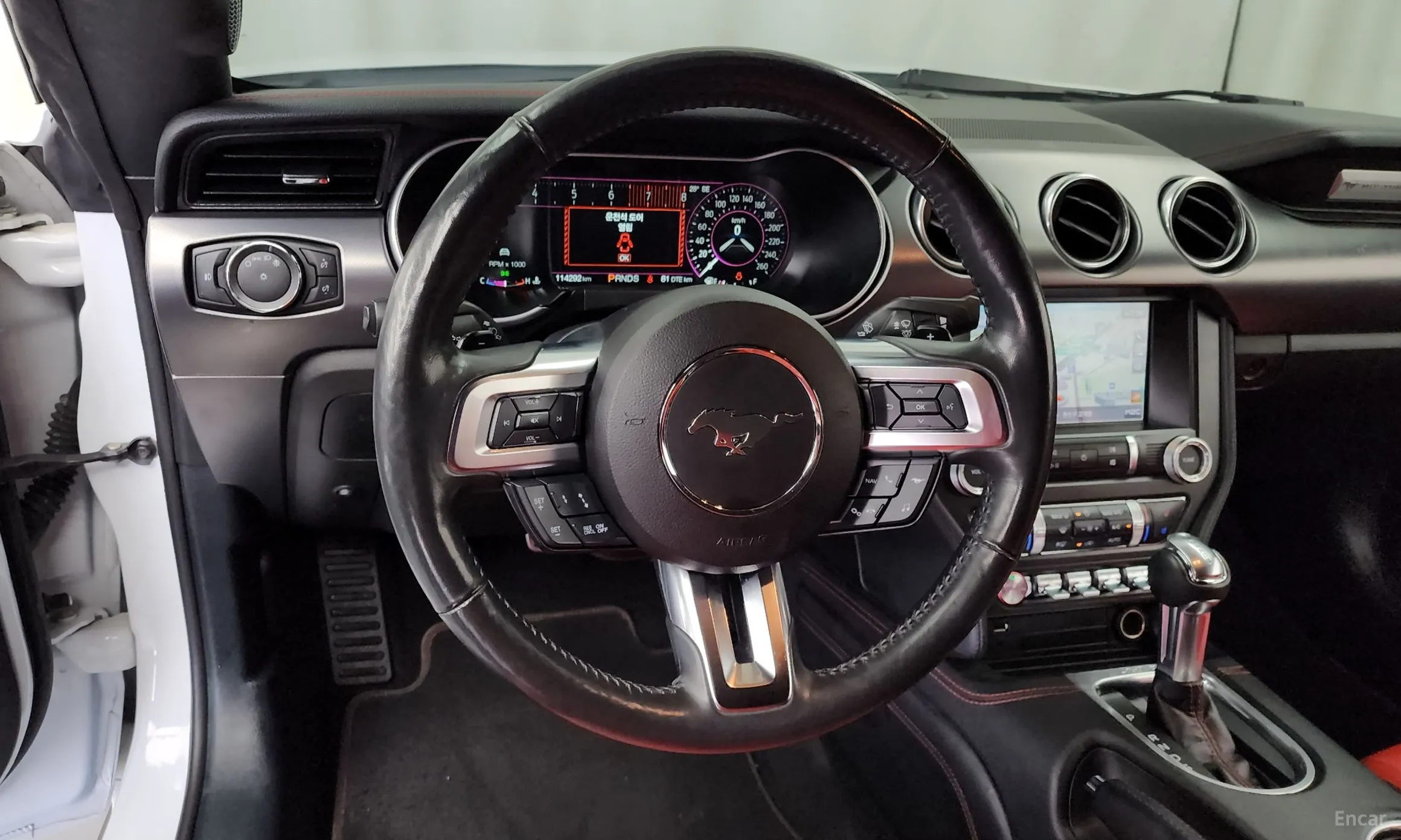 Ford Mustang превью 13