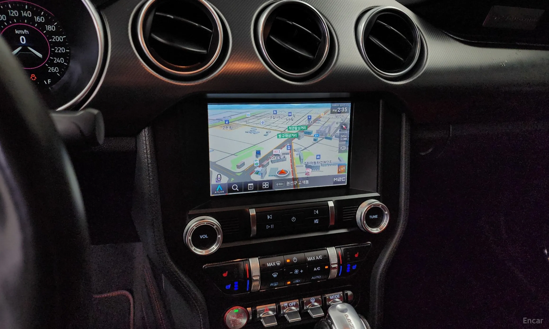 Ford Mustang превью 14