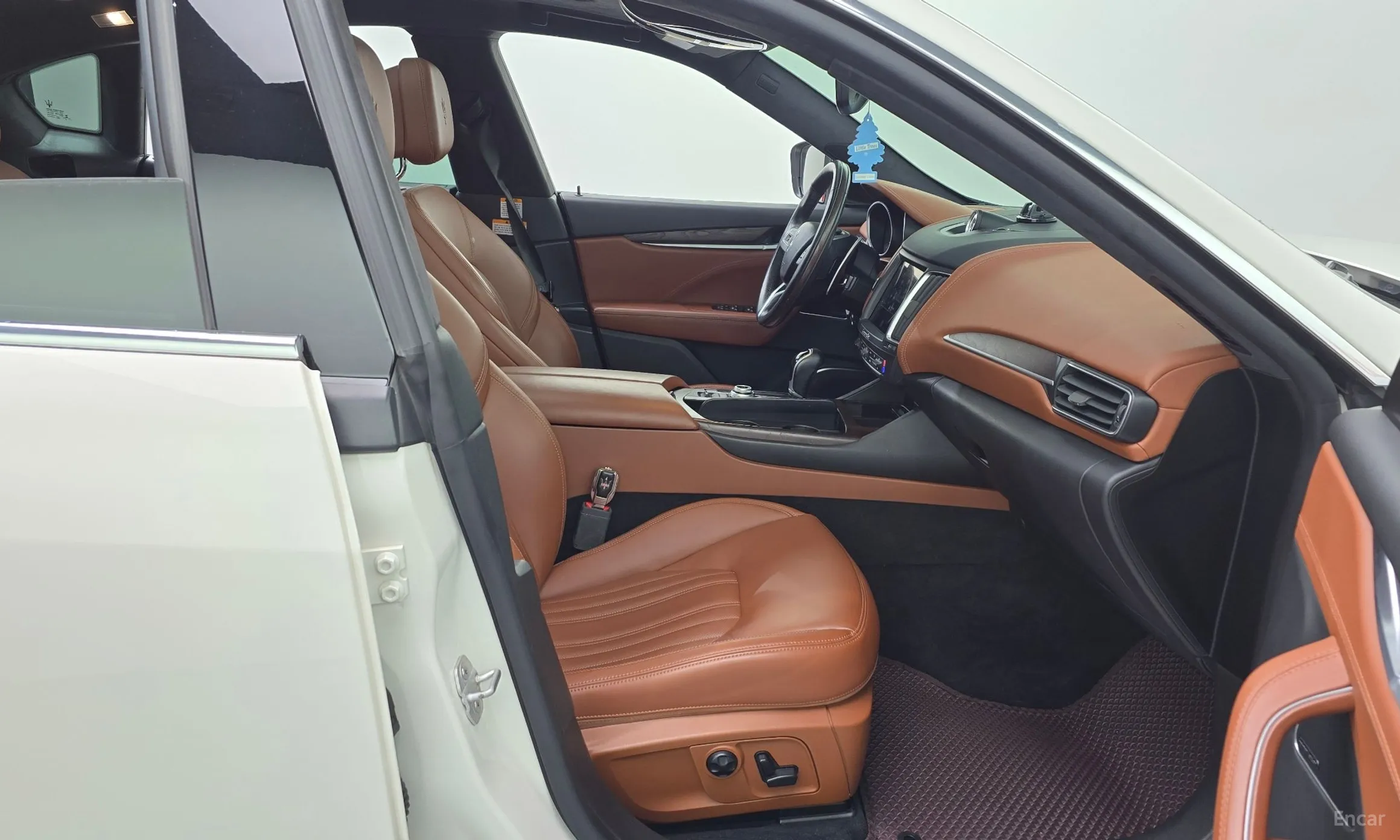 Maserati Levante превью 11