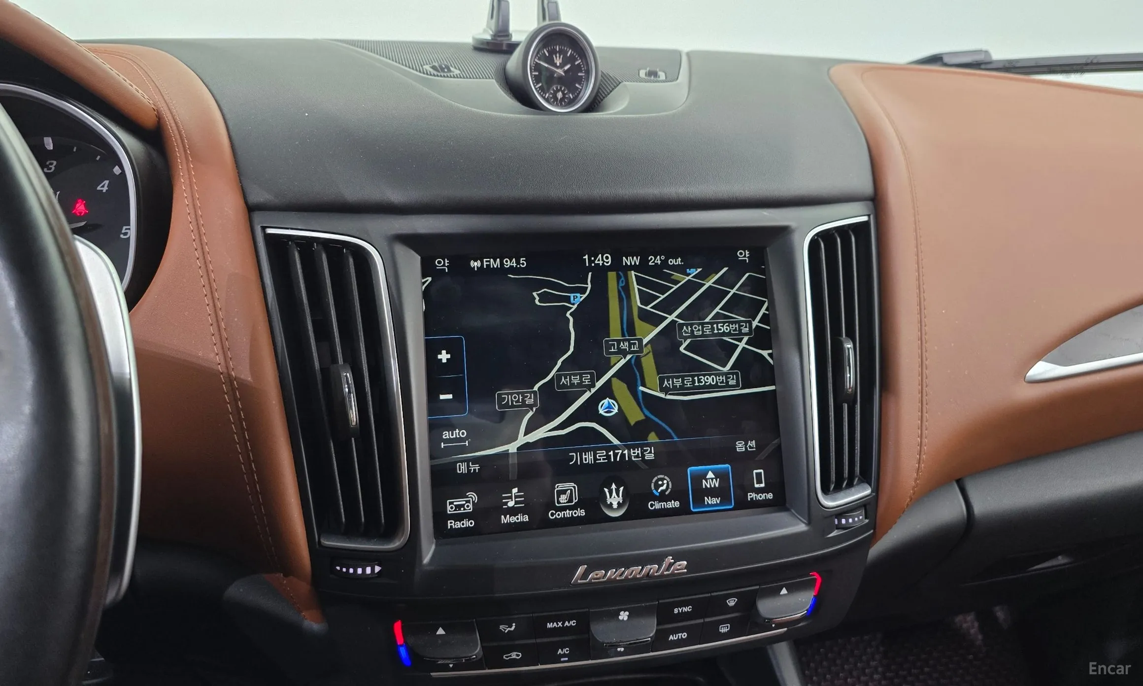 Maserati Levante превью 14