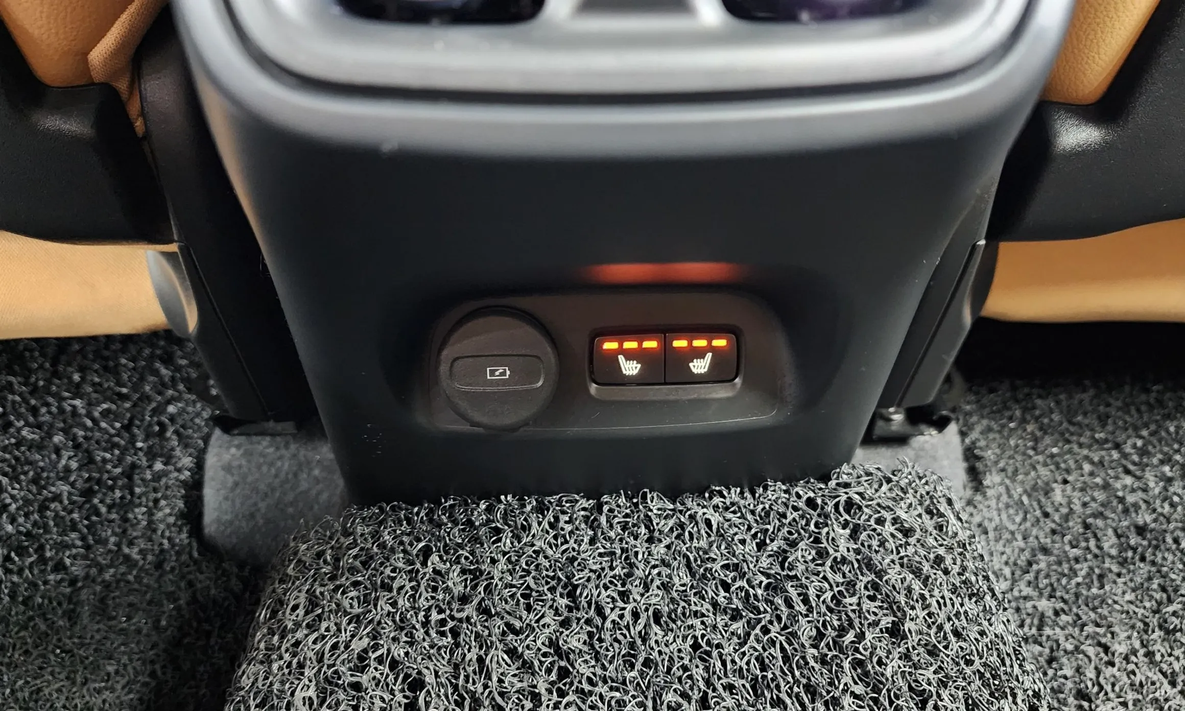Volvo XC40 превью 18