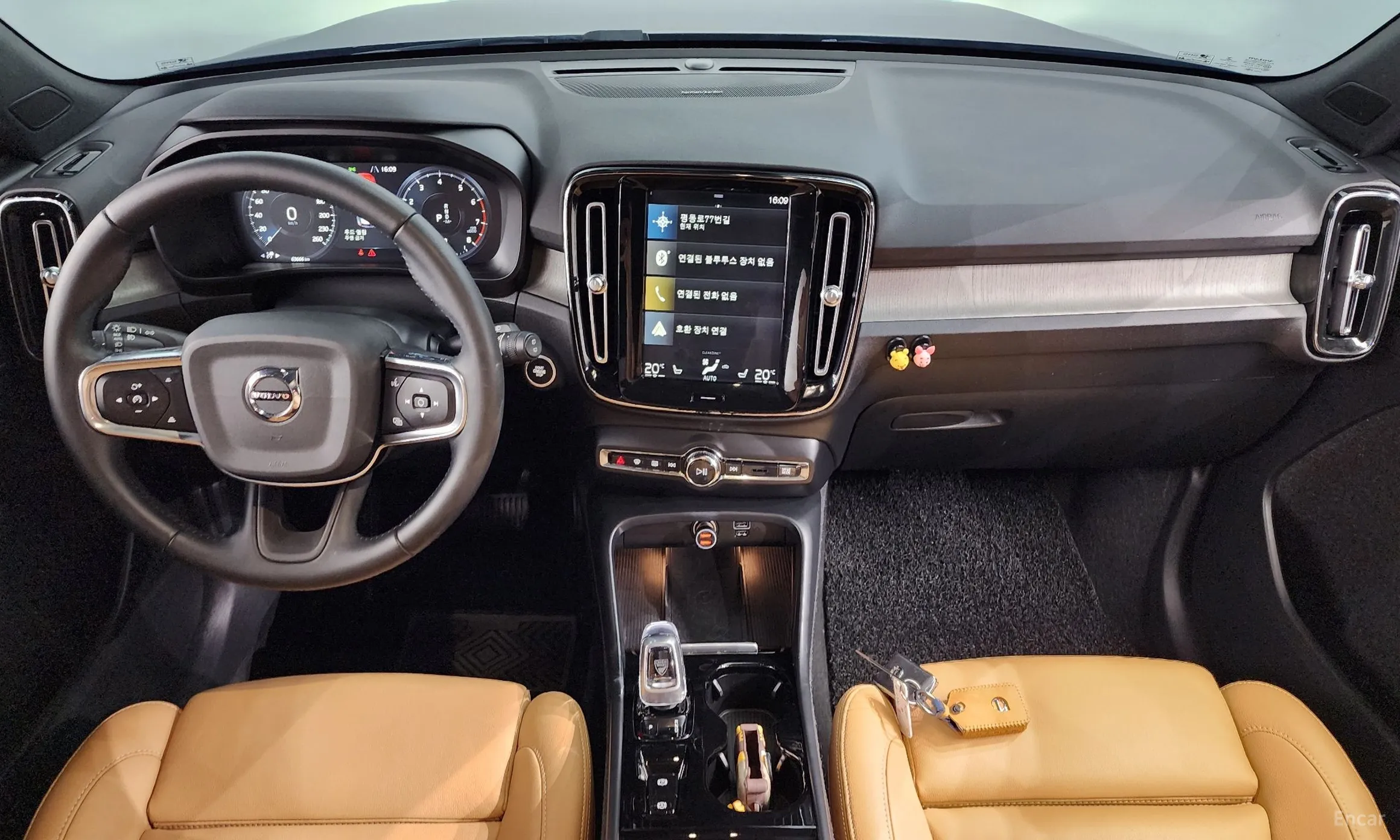 Volvo XC40 превью 7
