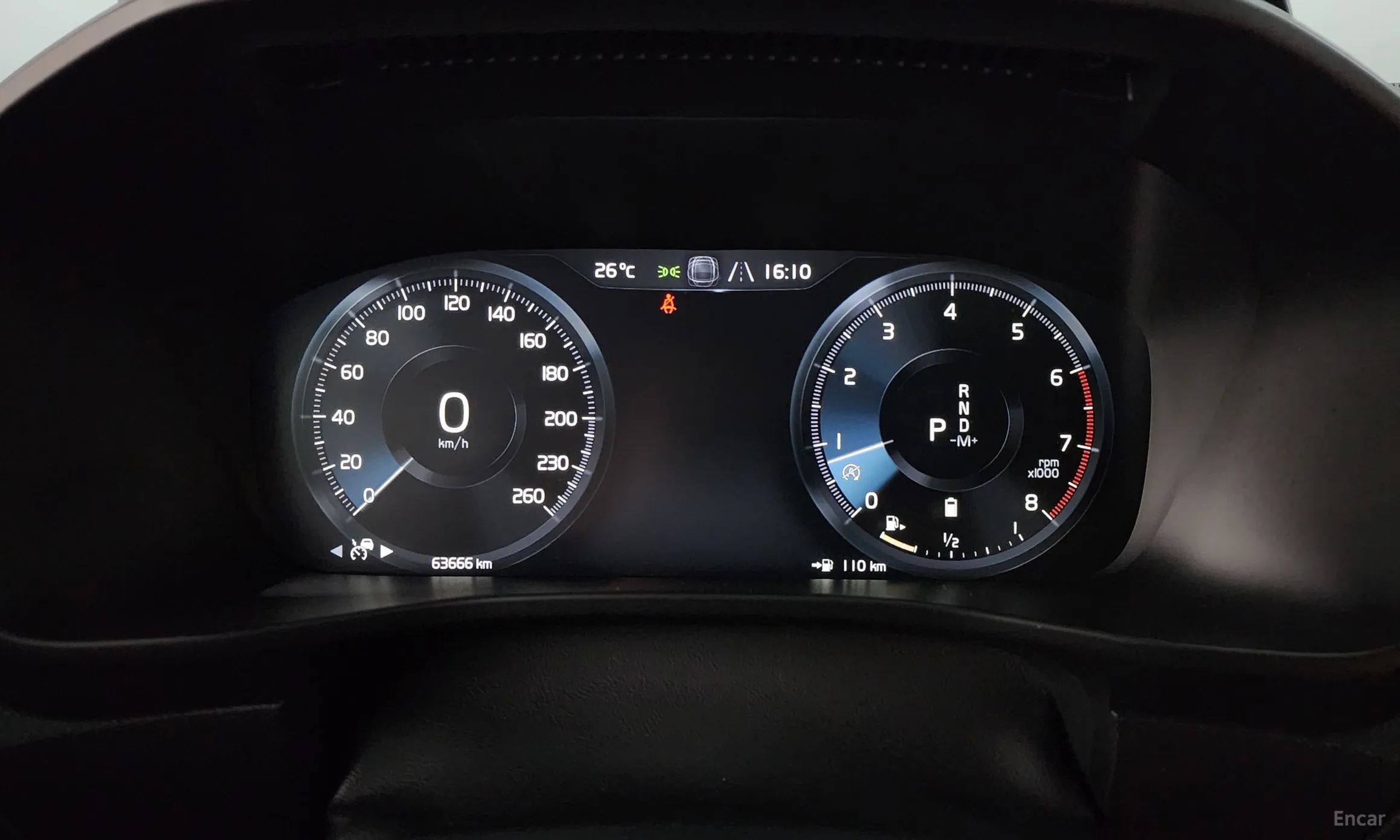 Volvo XC40 превью 8