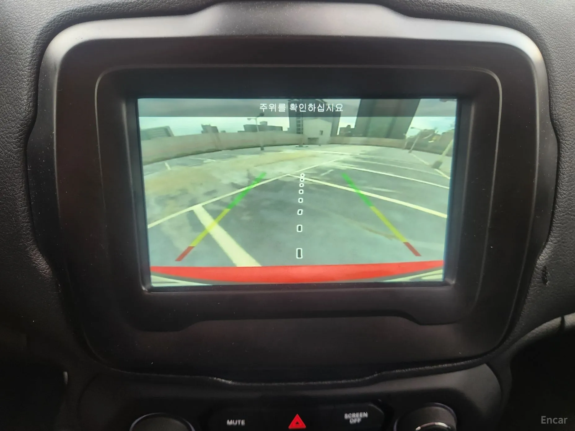 Jeep Renegade превью 16