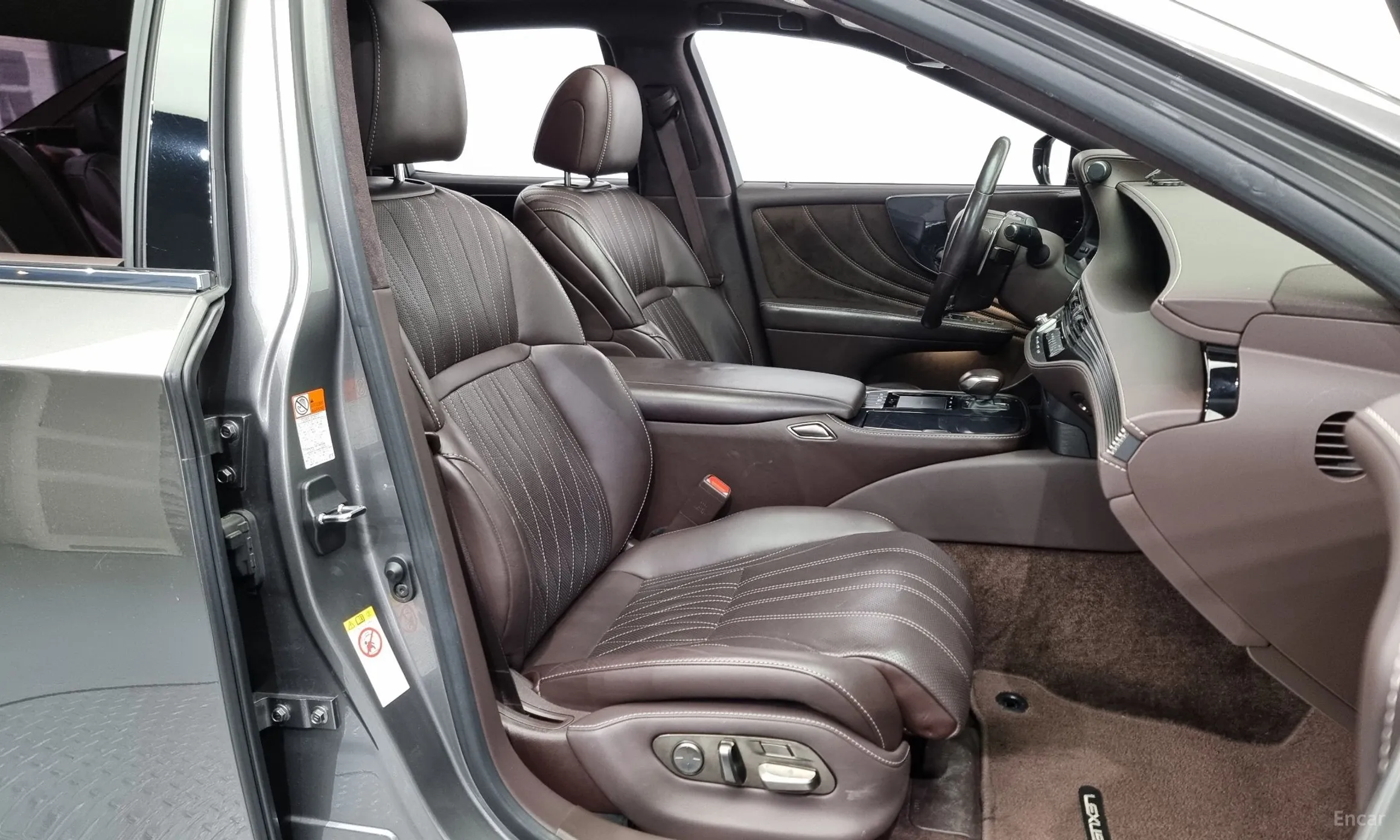 Lexus LS500h Gen 5 превью 10