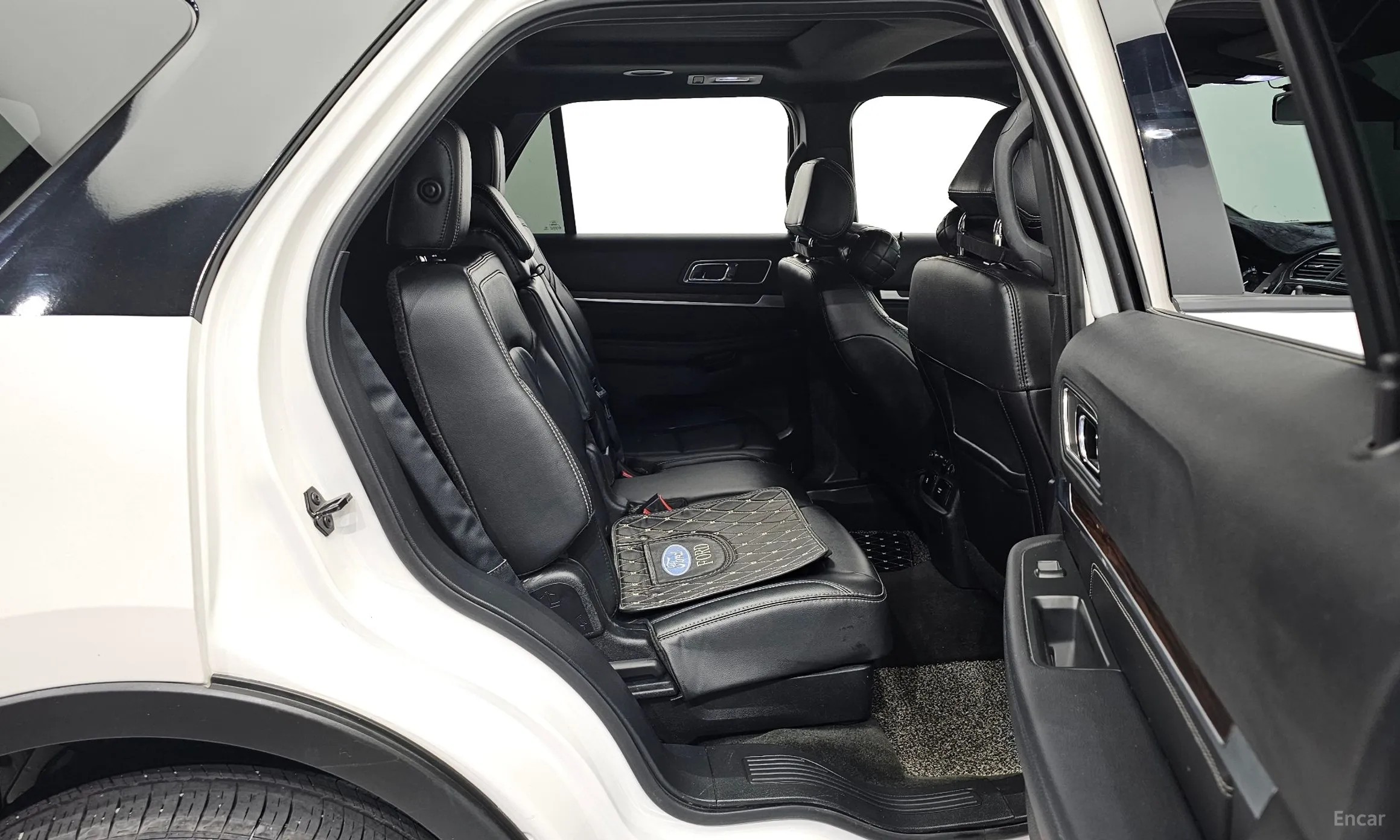 Ford Explorer превью 12