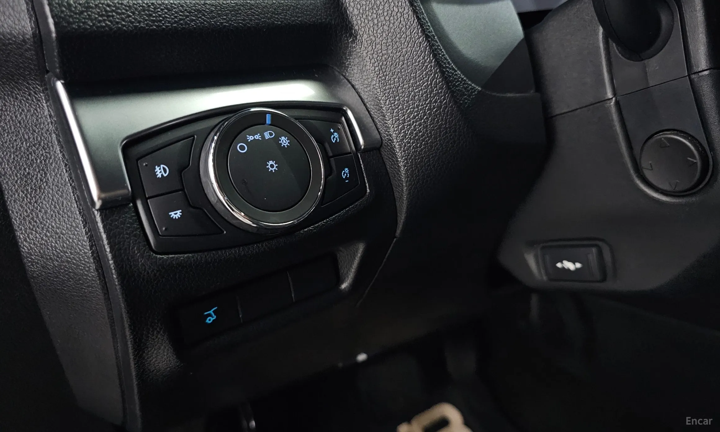 Ford Explorer превью 17