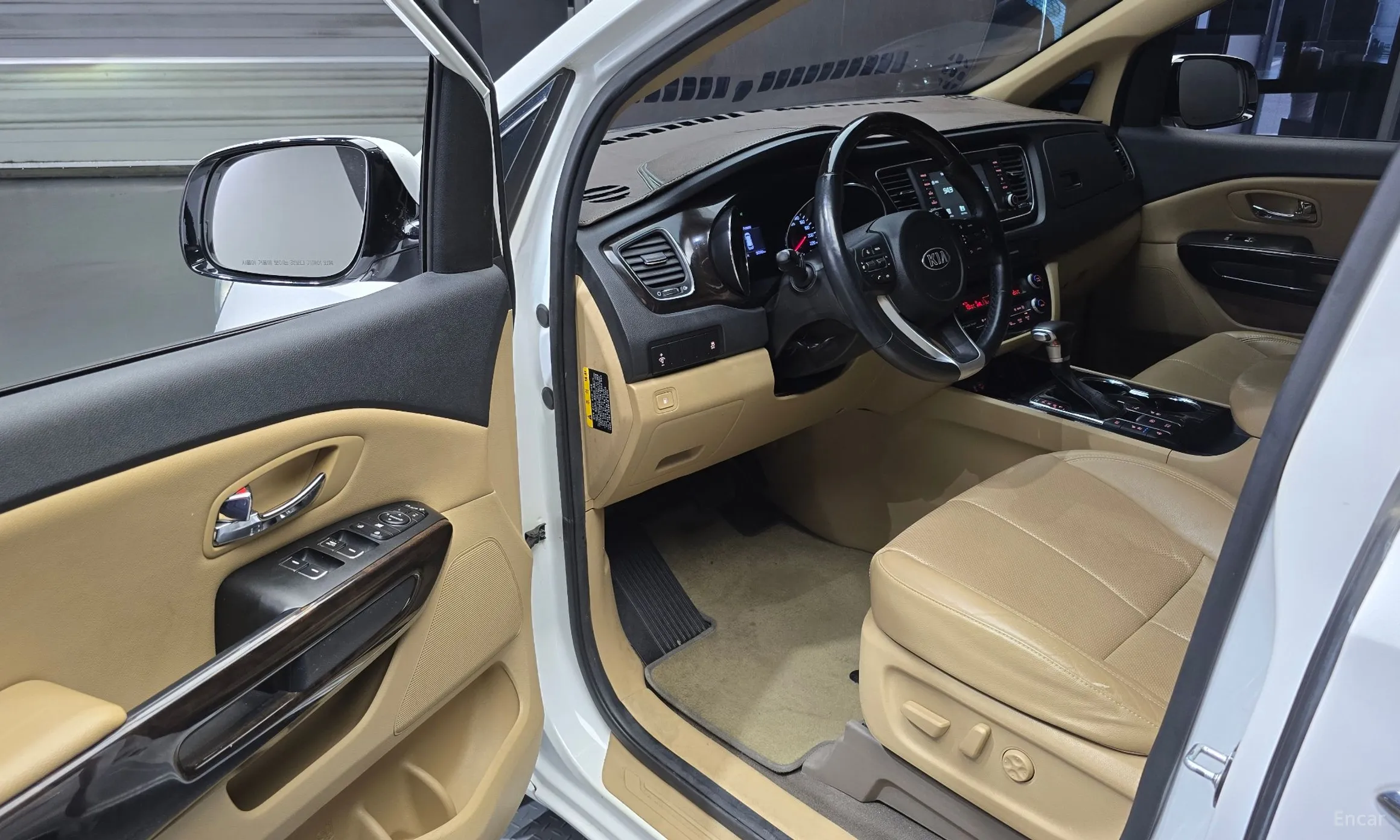 Kia Carnival превью 11