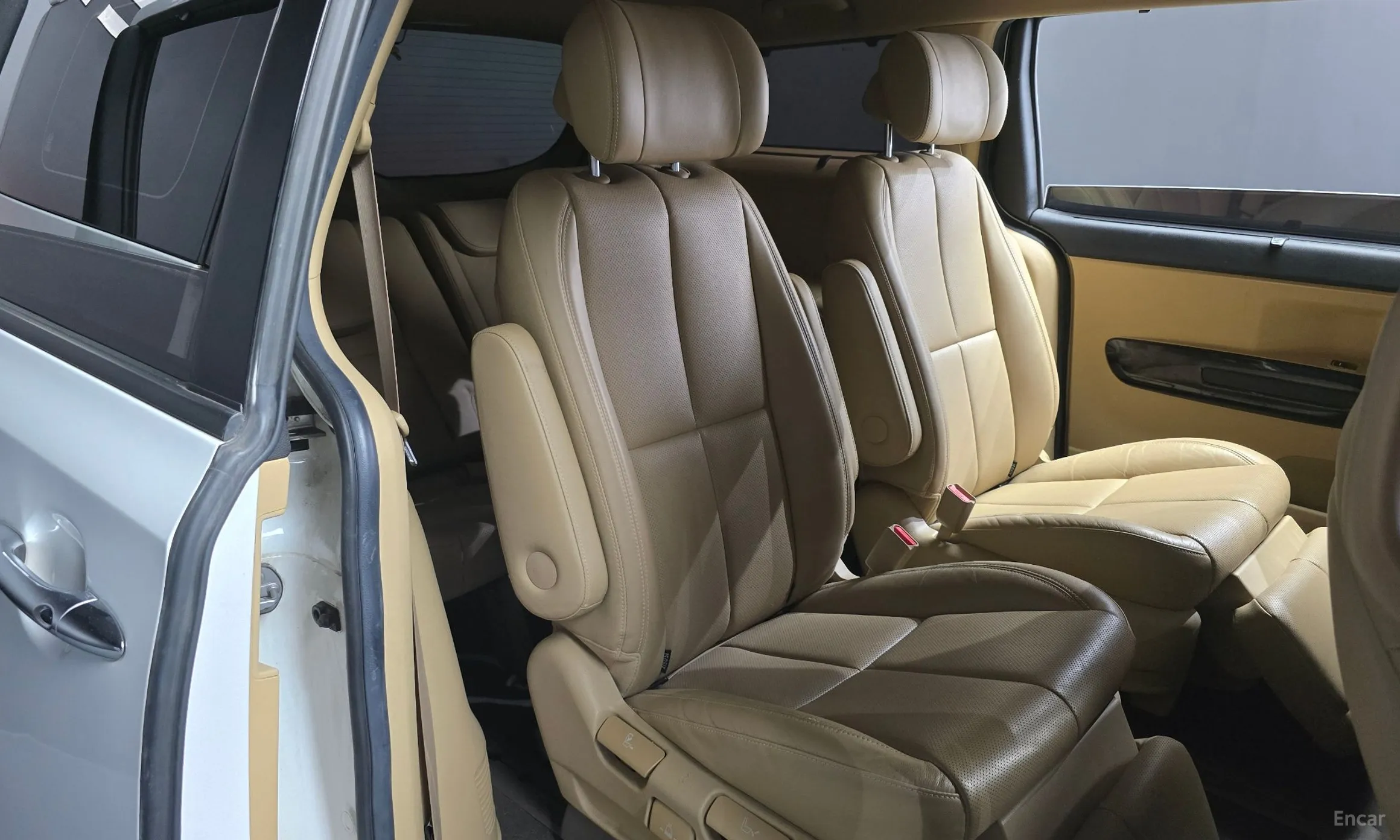 Kia Carnival превью 12