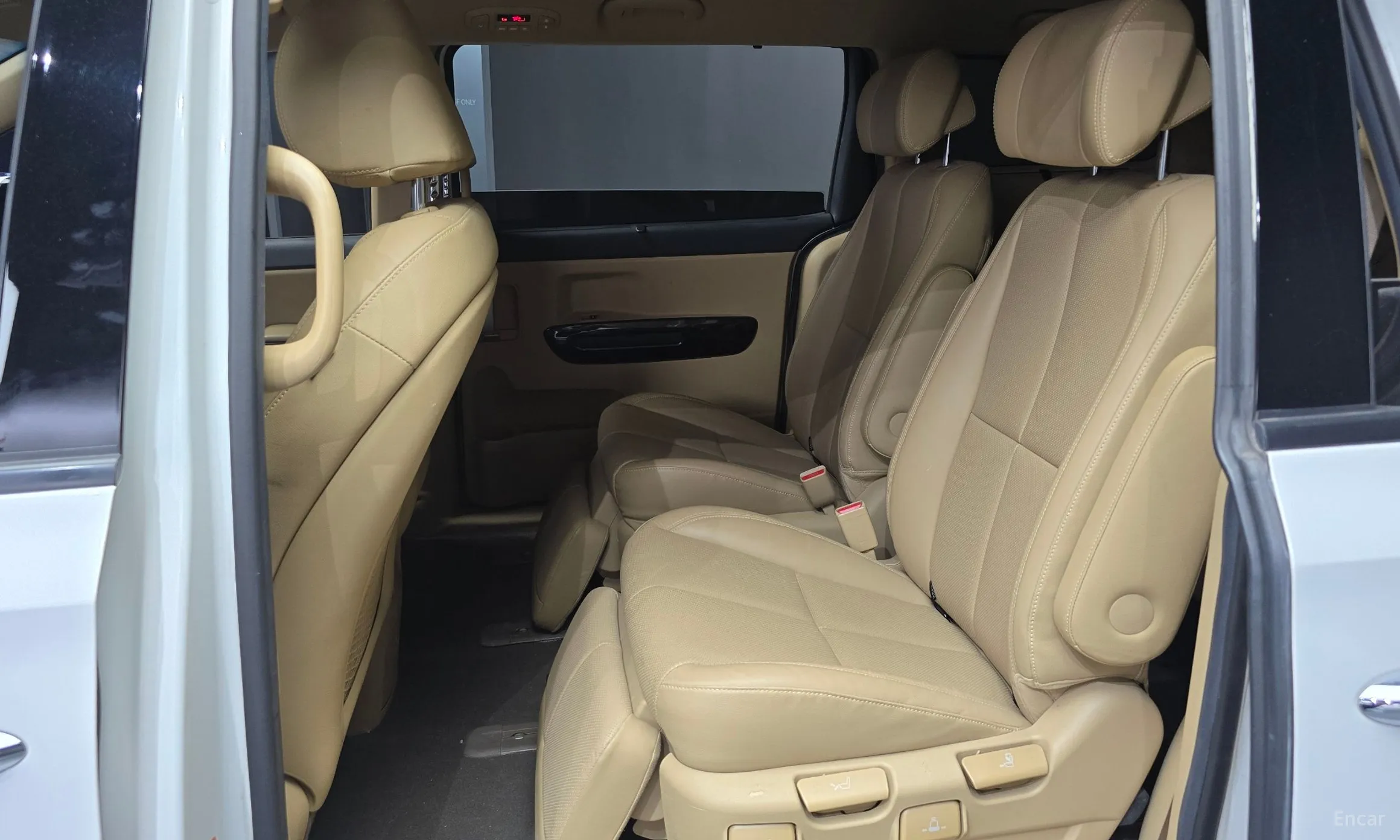 Kia Carnival превью 13