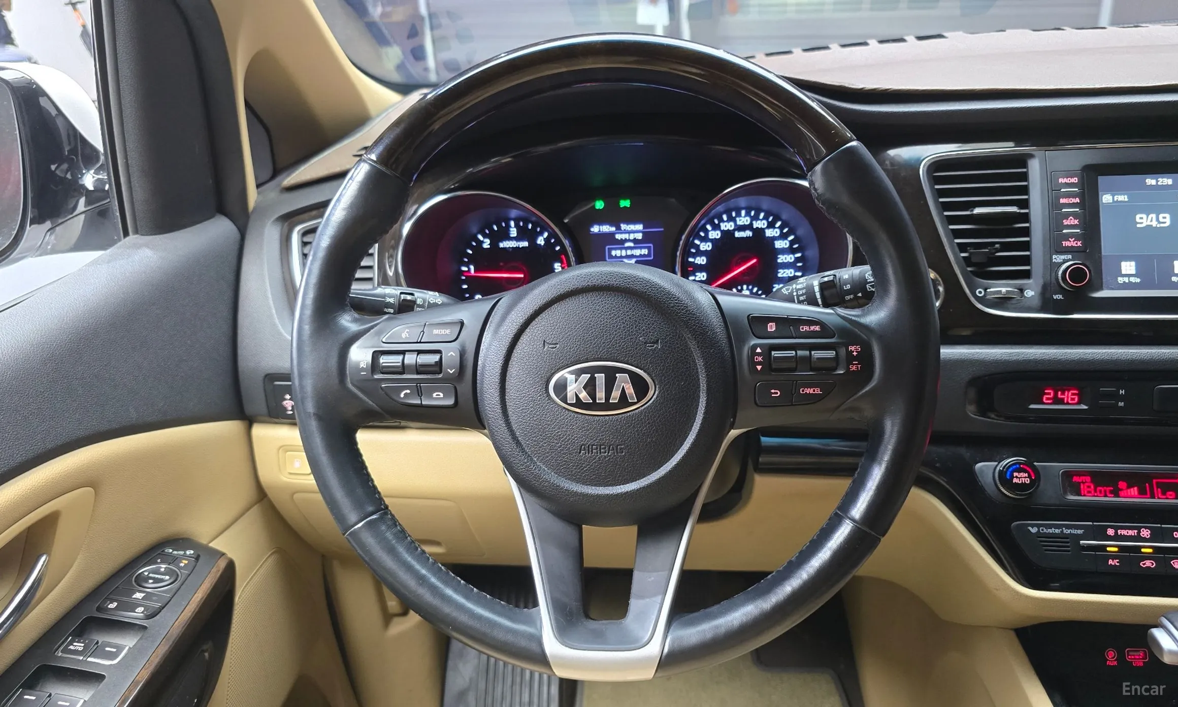 Kia Carnival превью 14