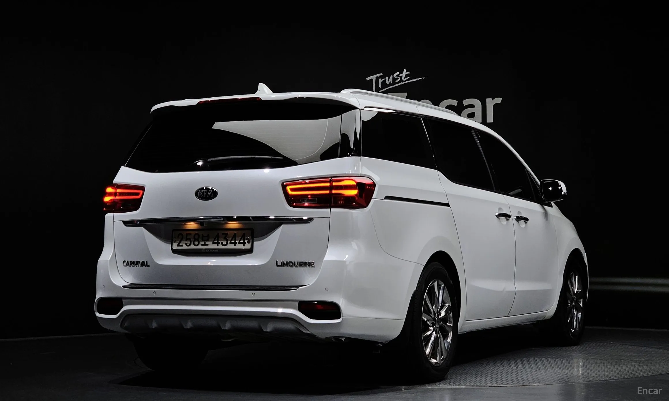 Kia Carnival превью 2