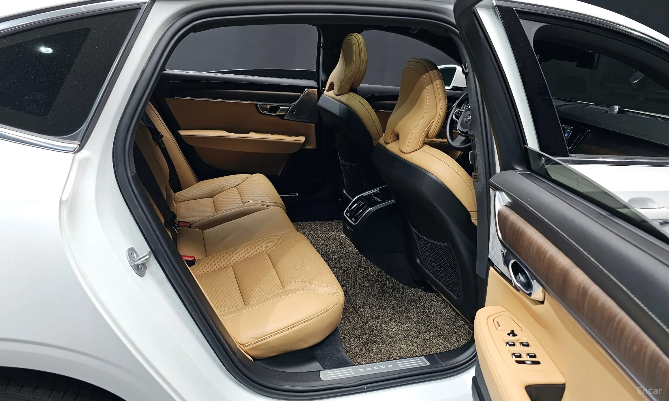 Volvo S90 превью 12