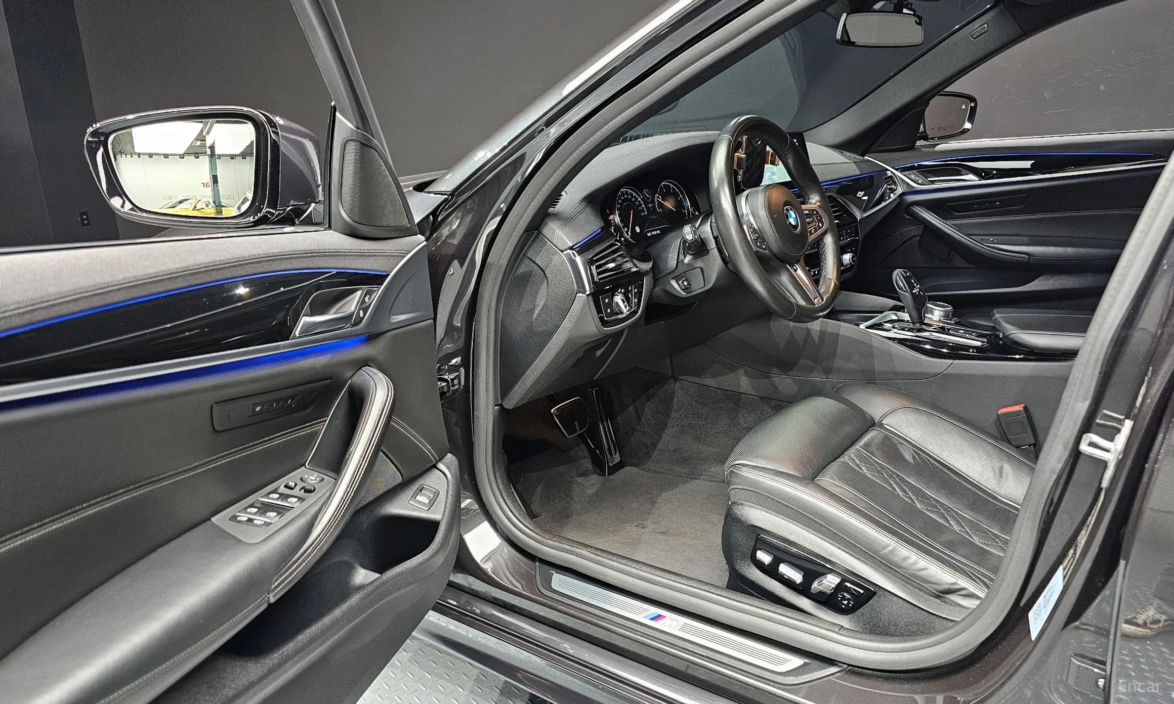 BMW 5 Series (G30) превью 10