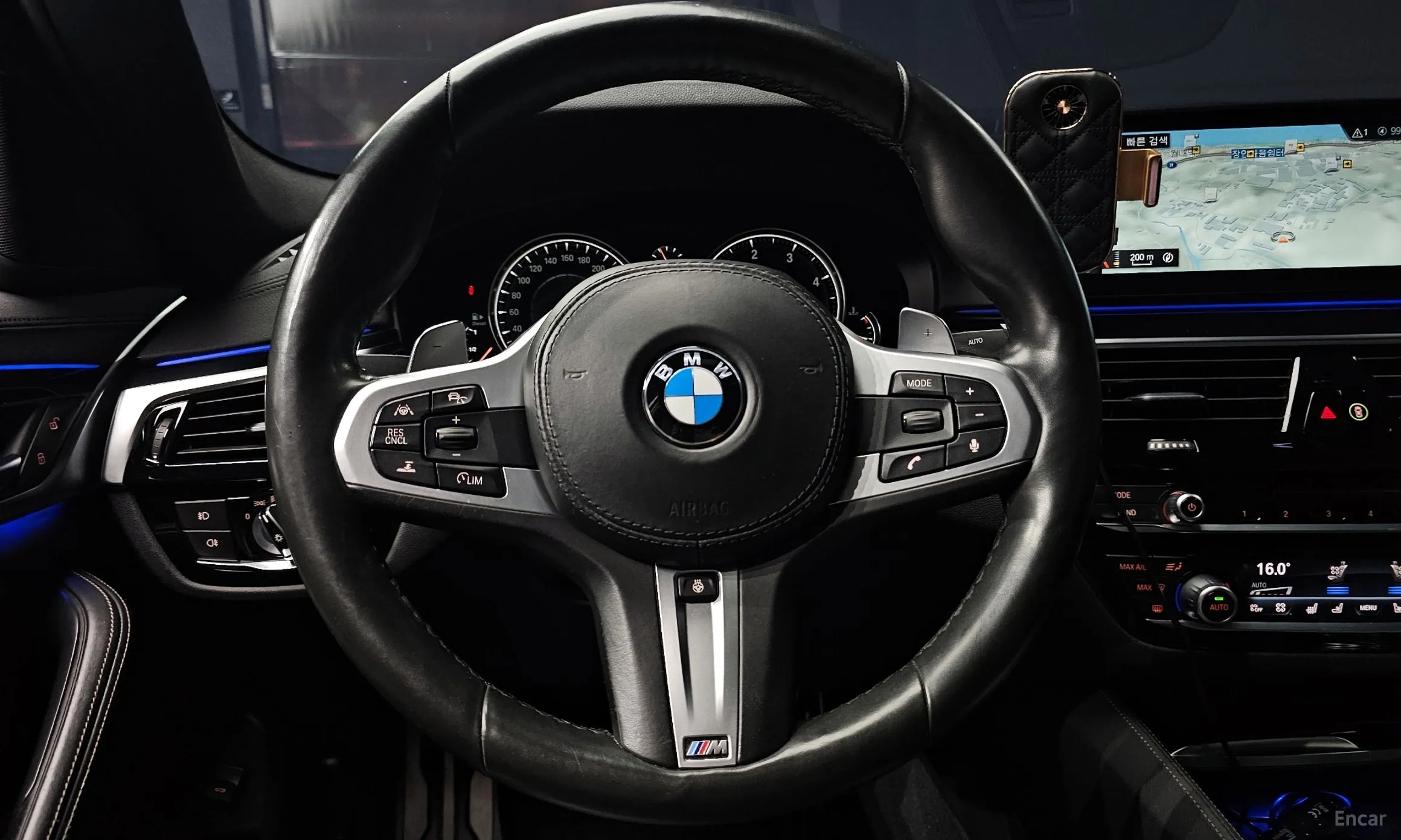 BMW 5 Series (G30) превью 14